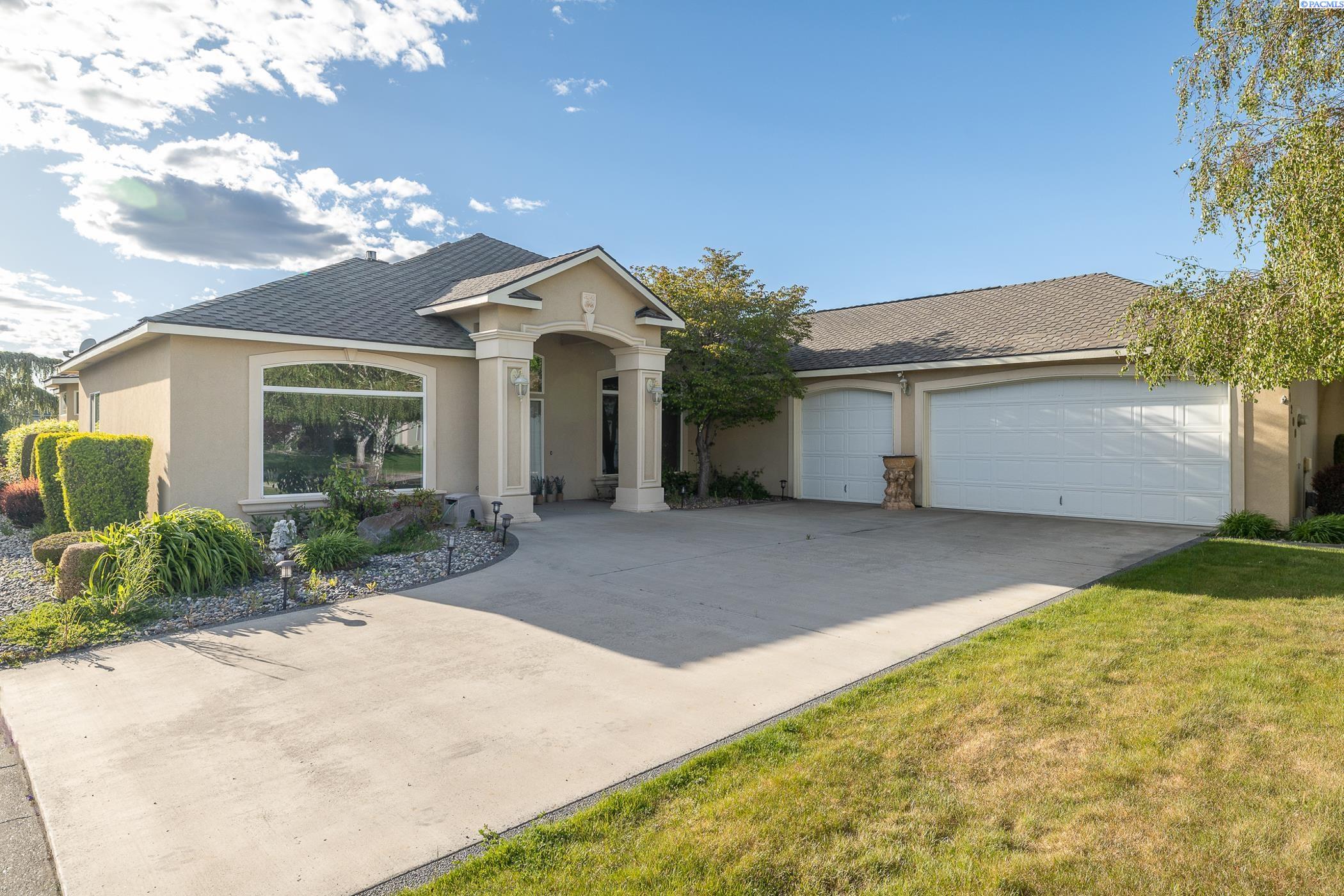 1200 W Canyon Lakes Dr