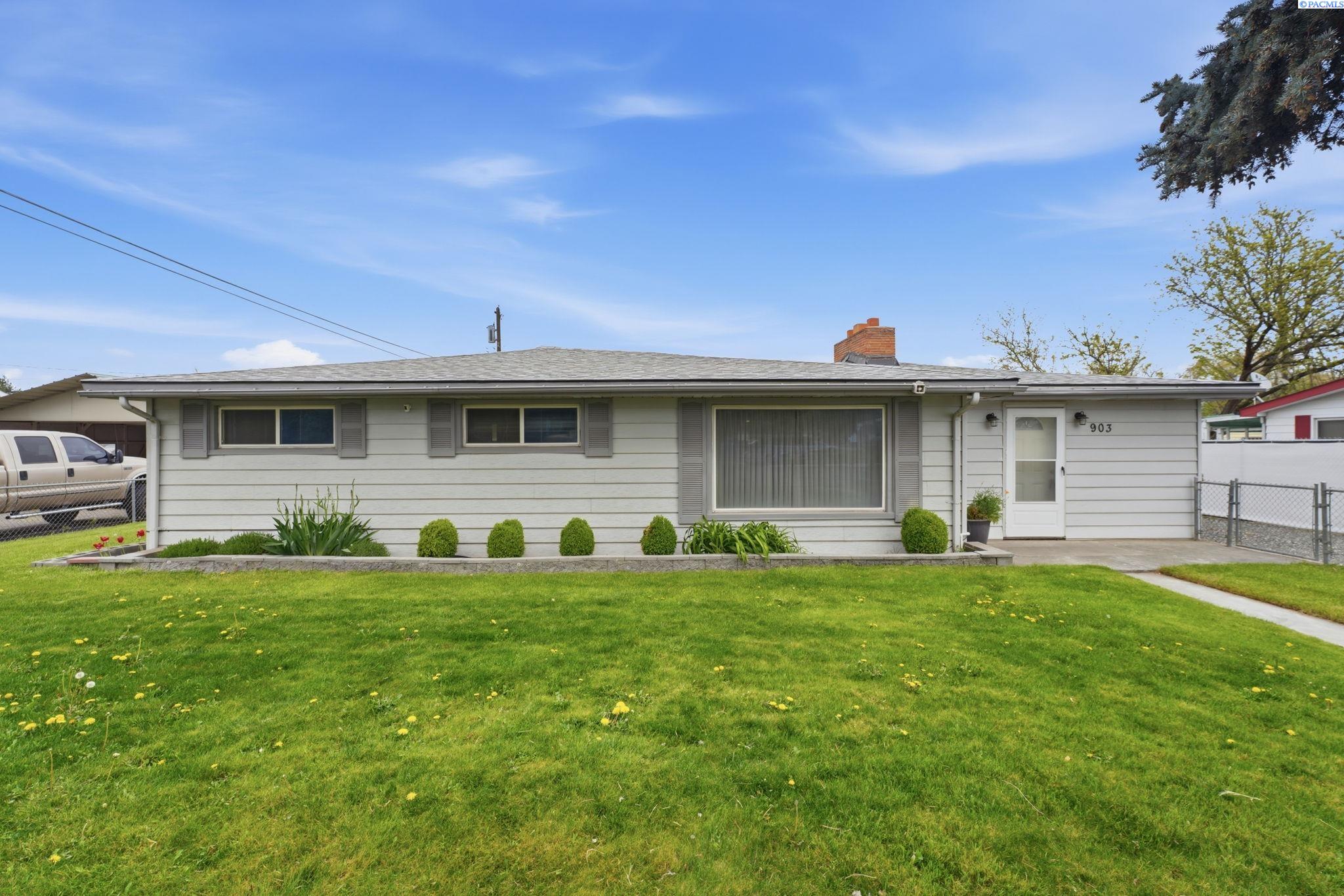 903 E 27th