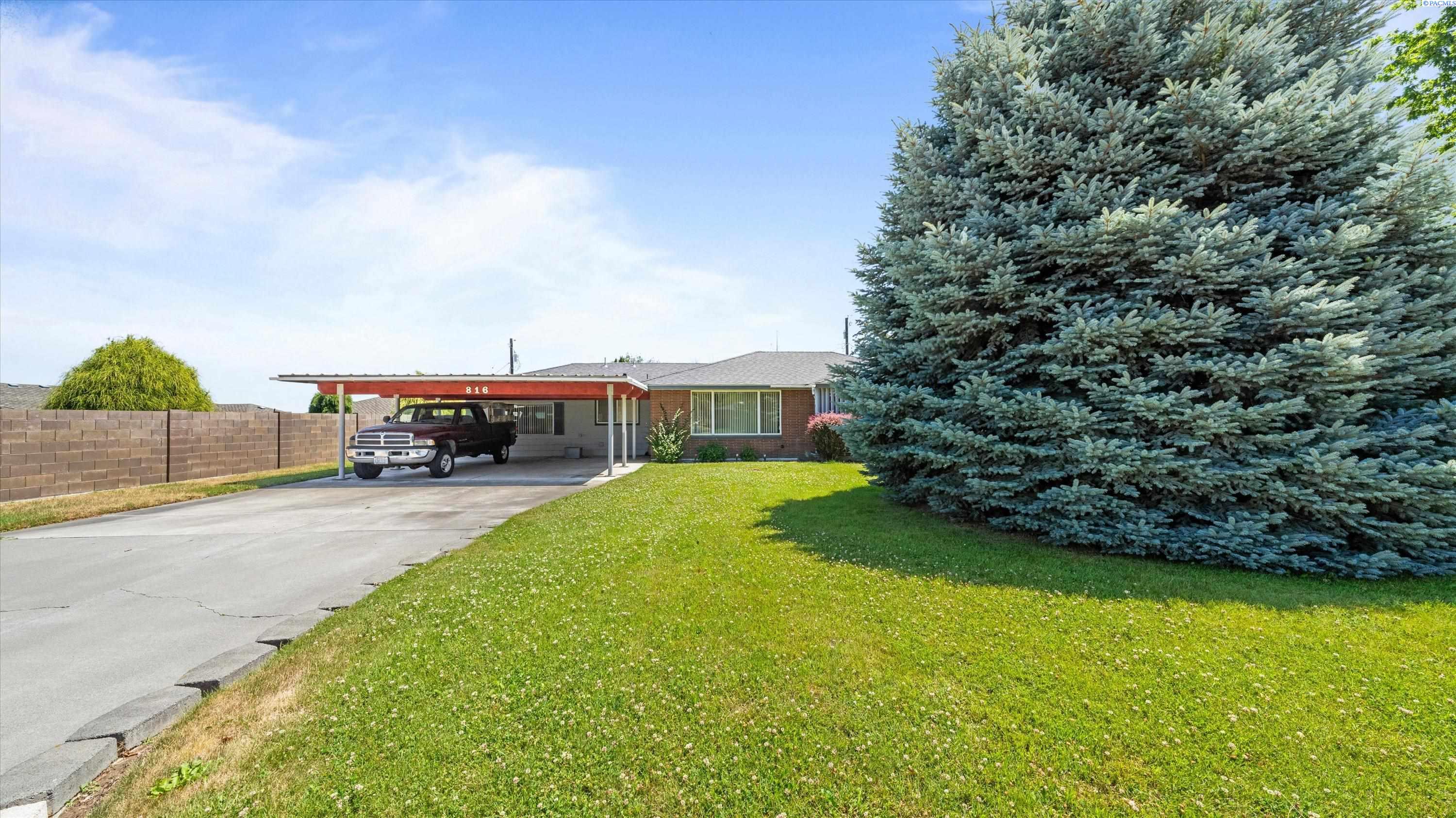 816 N Ely Pl