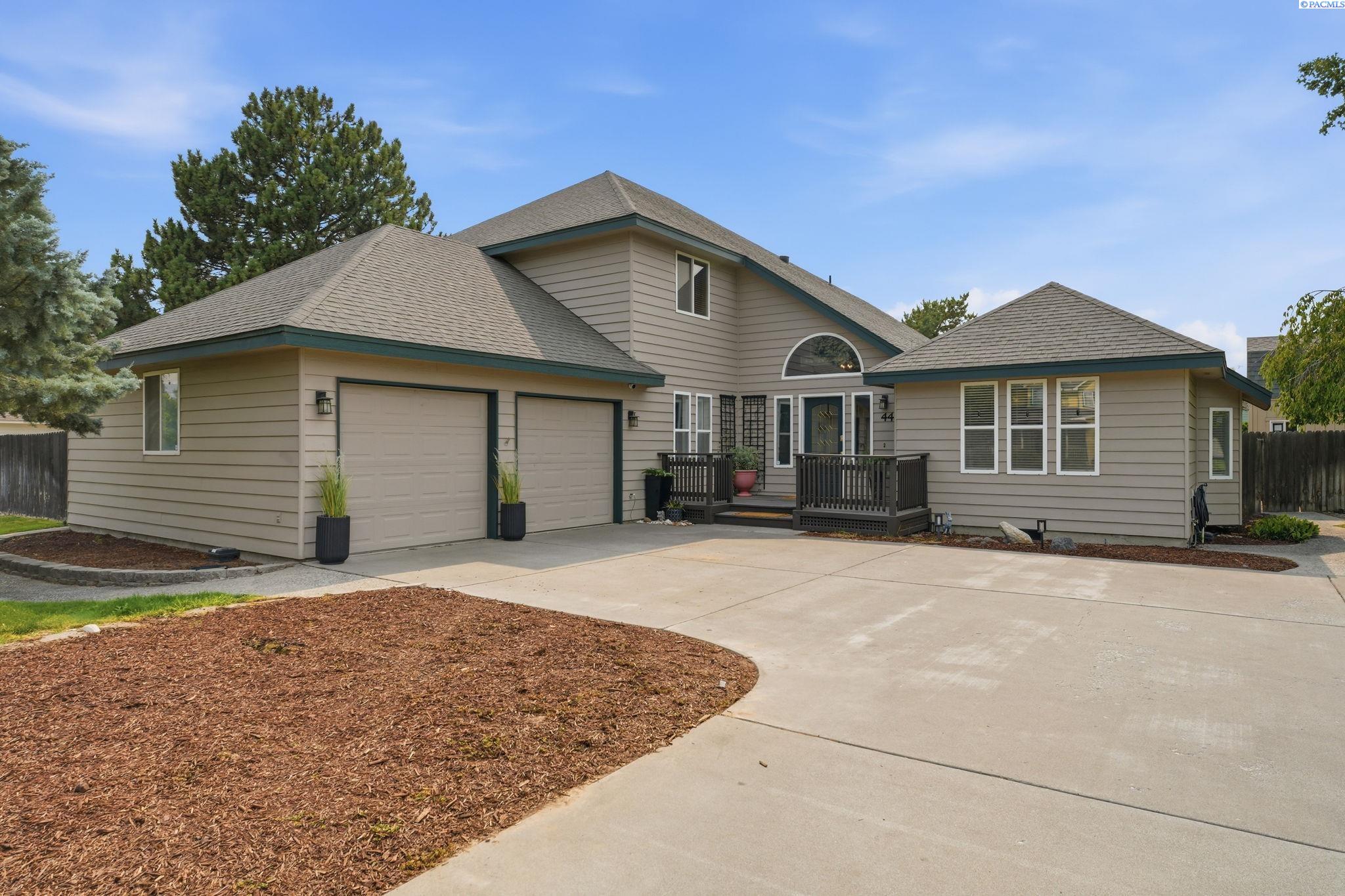 4489 Northlake Dr