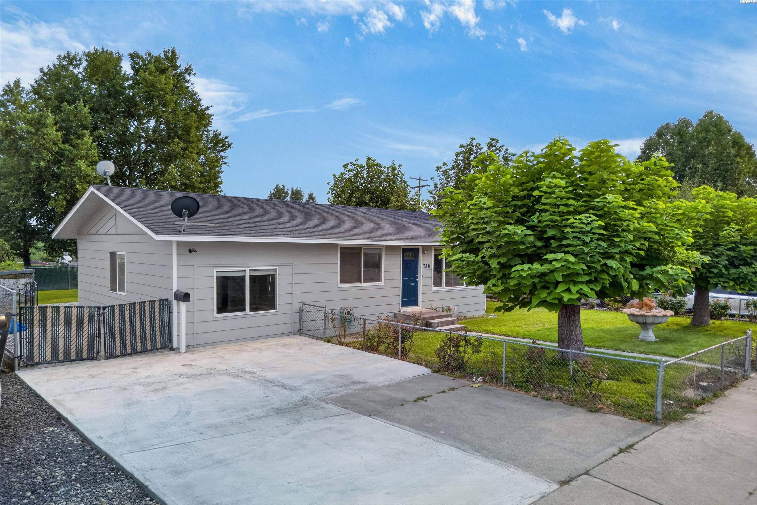 736 W Leola St