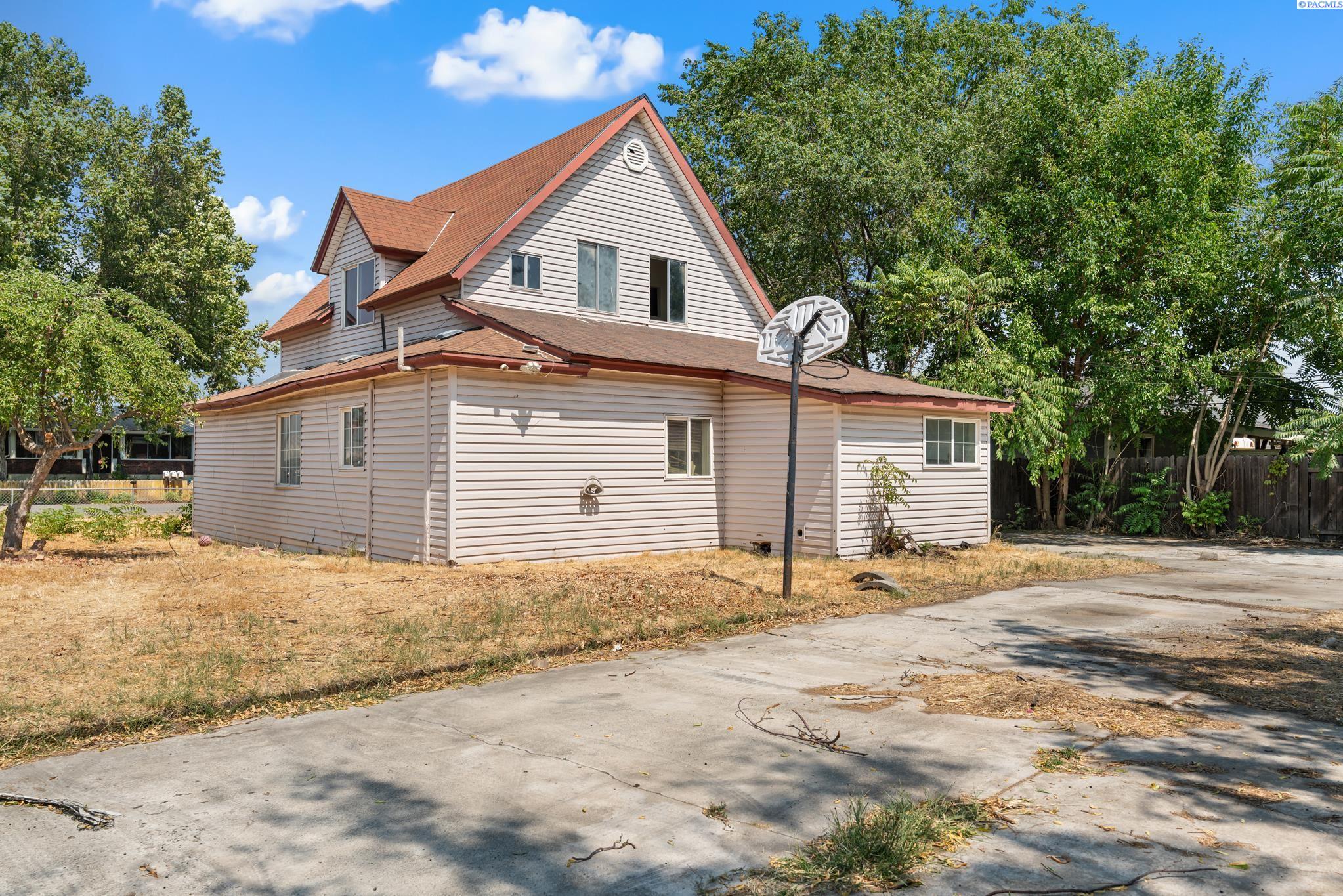 1105 W Grand Ronde