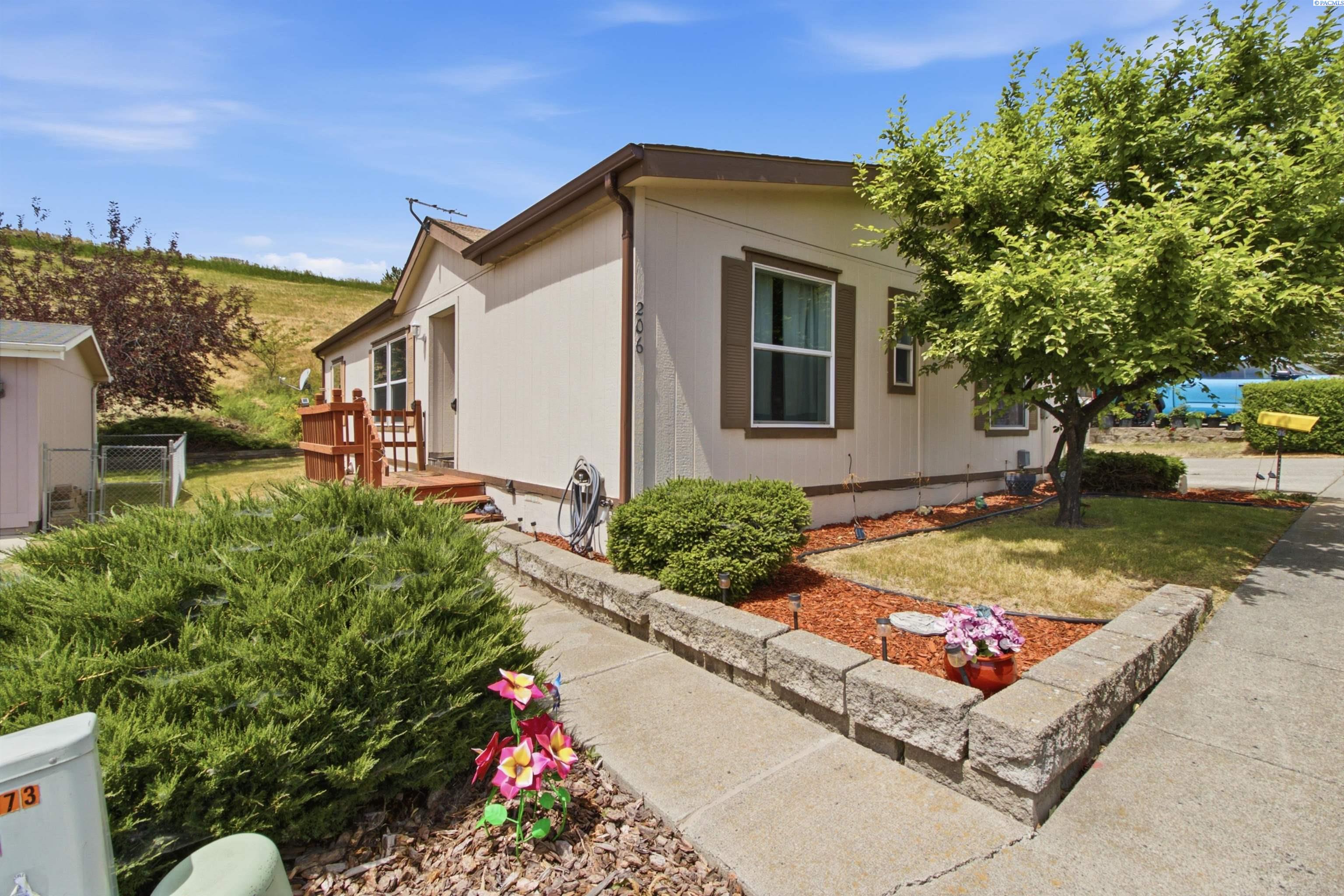 206 NW Lancer Ln.