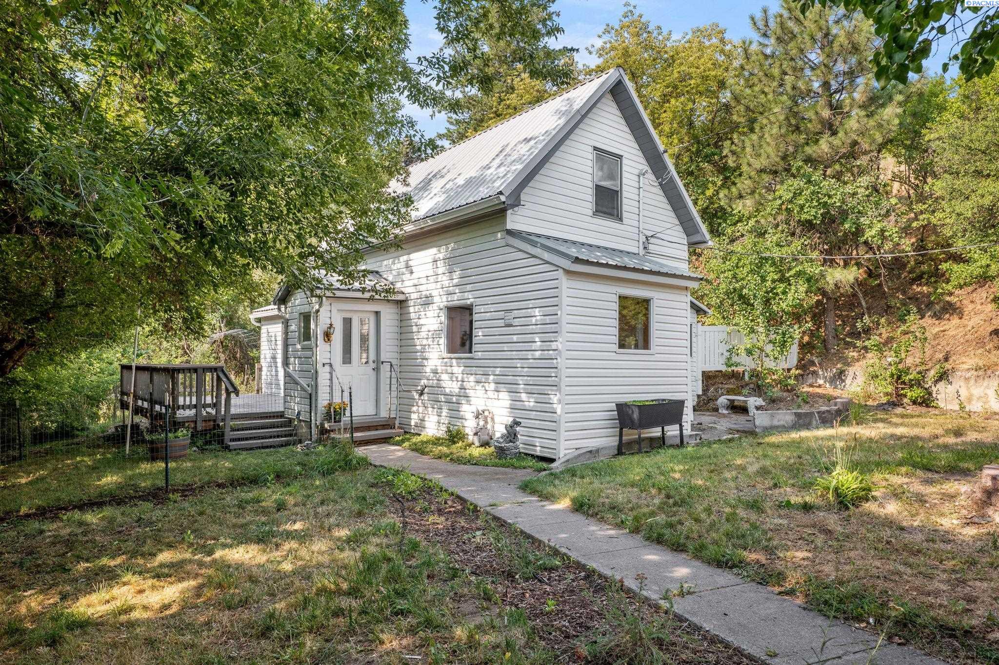 811 Almota Rd