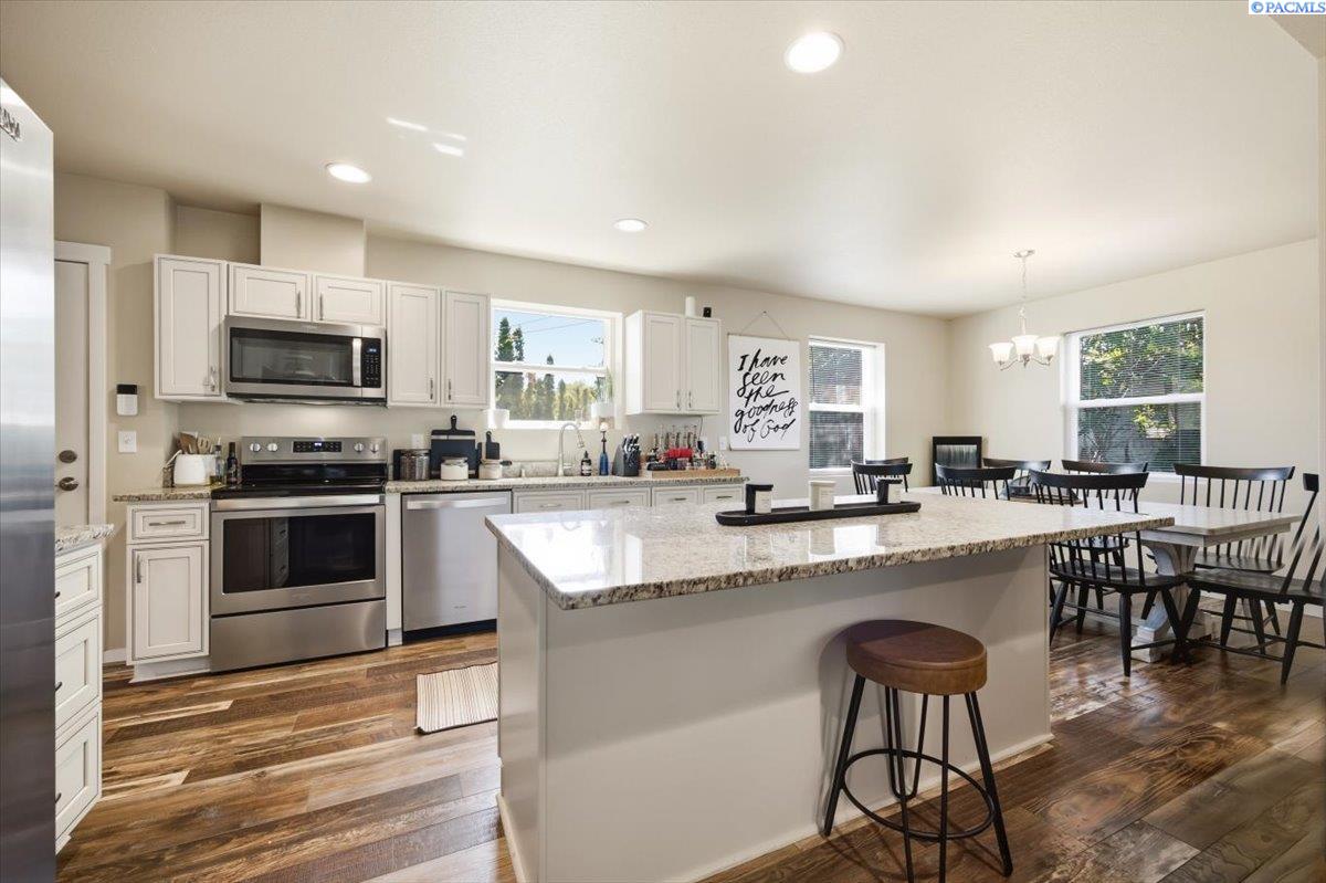 1606 Judson Ave