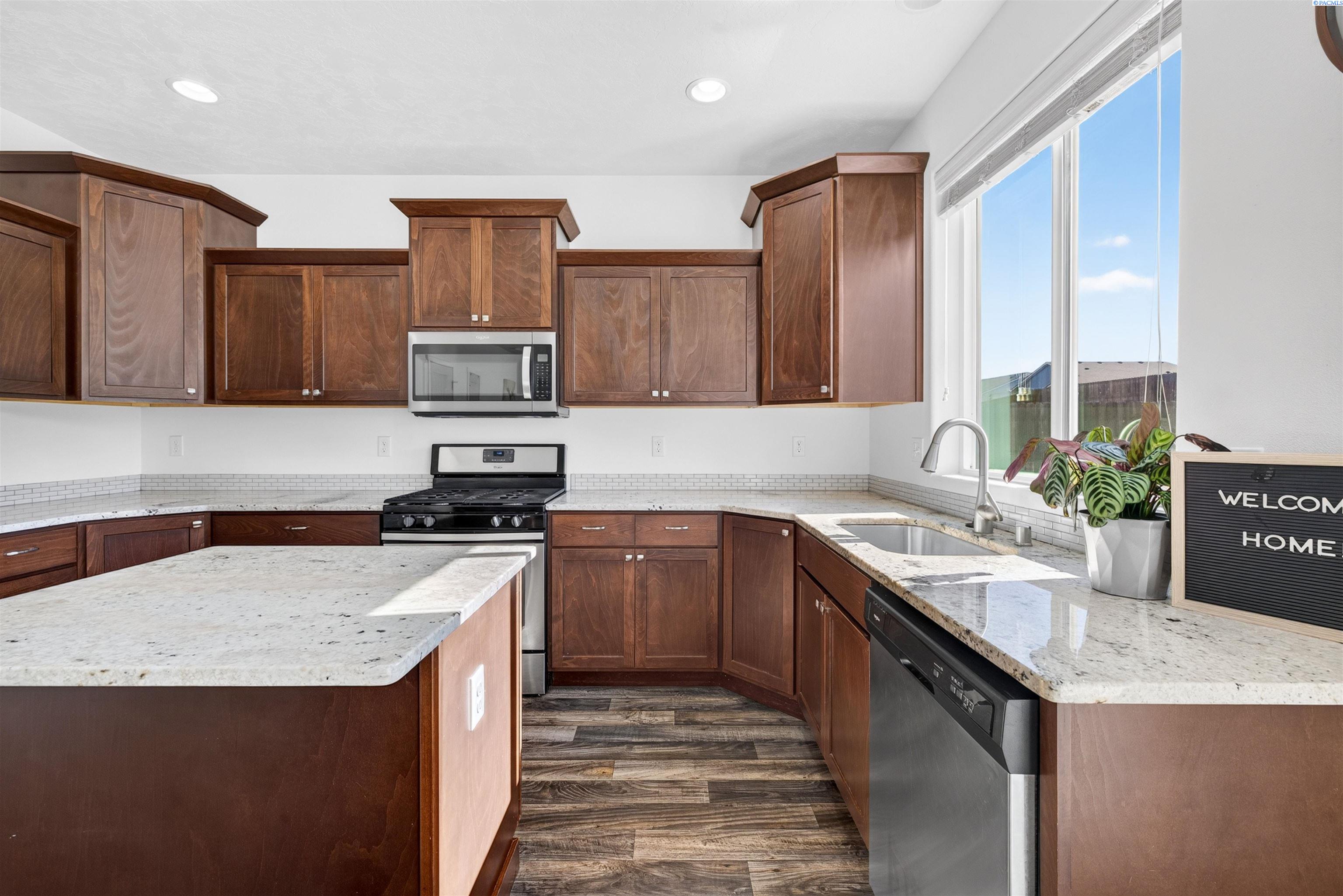 5914 Ramus Ln