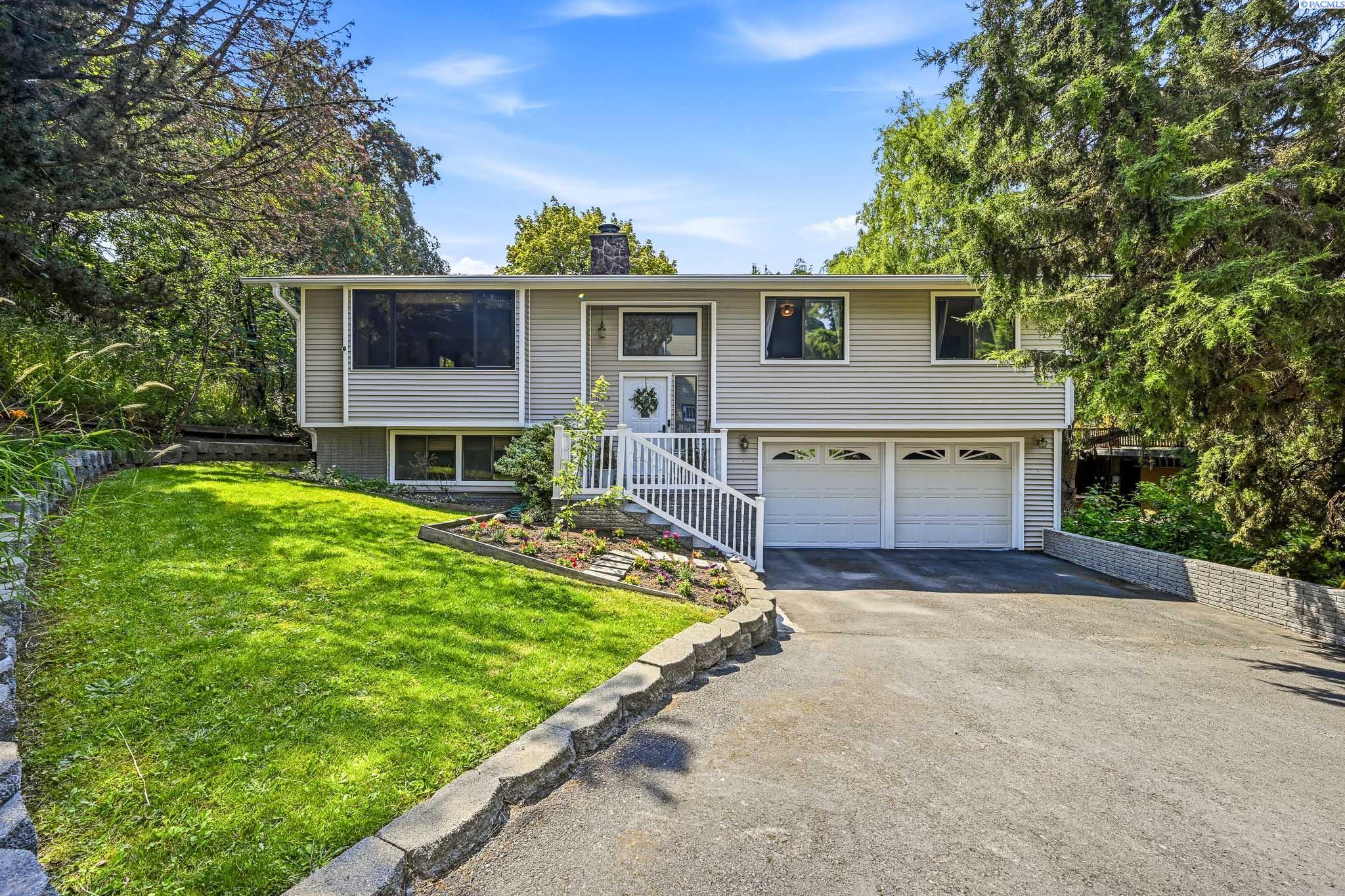 625 SE Highland Way