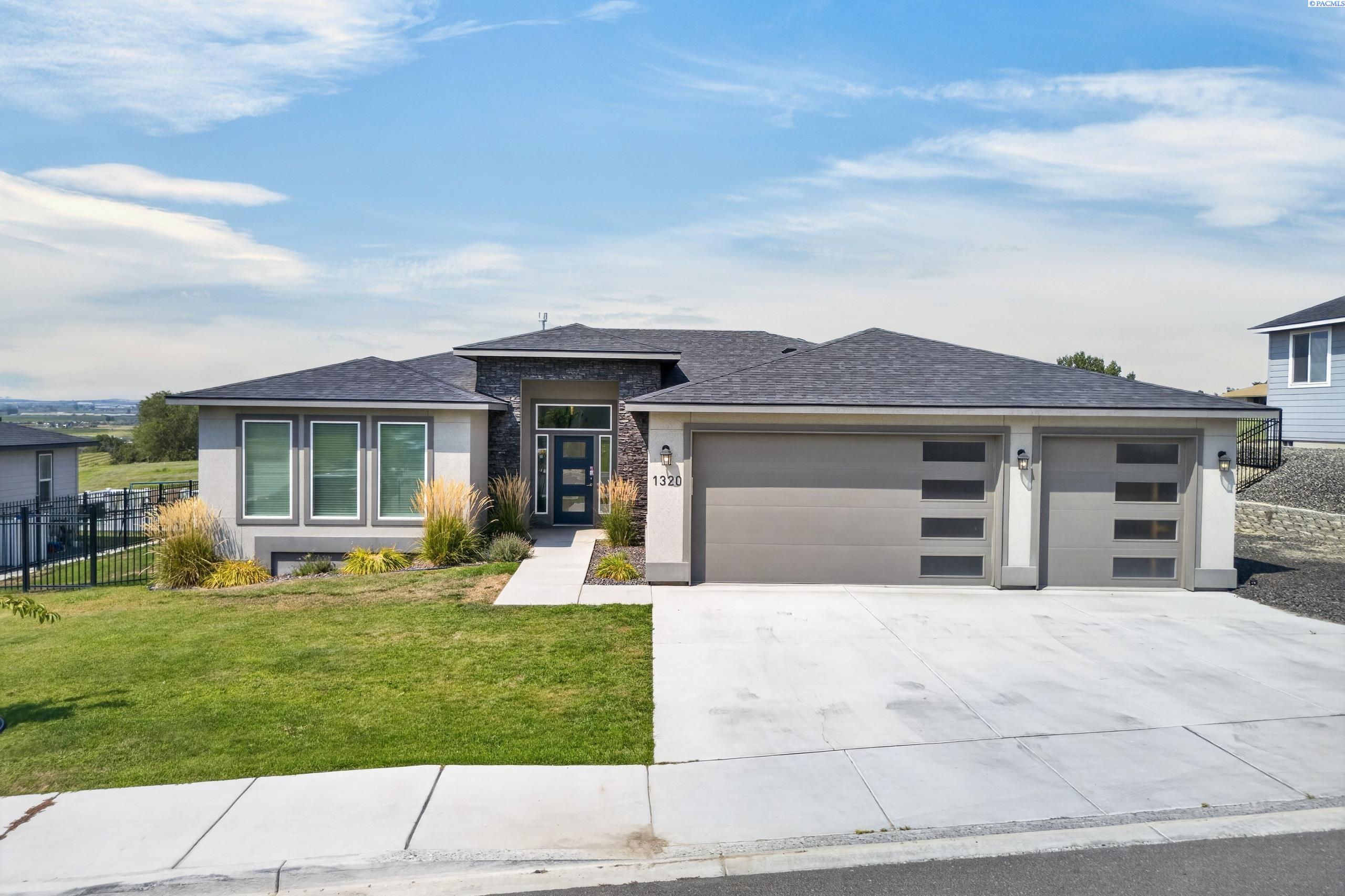 1320 W Pax Ct