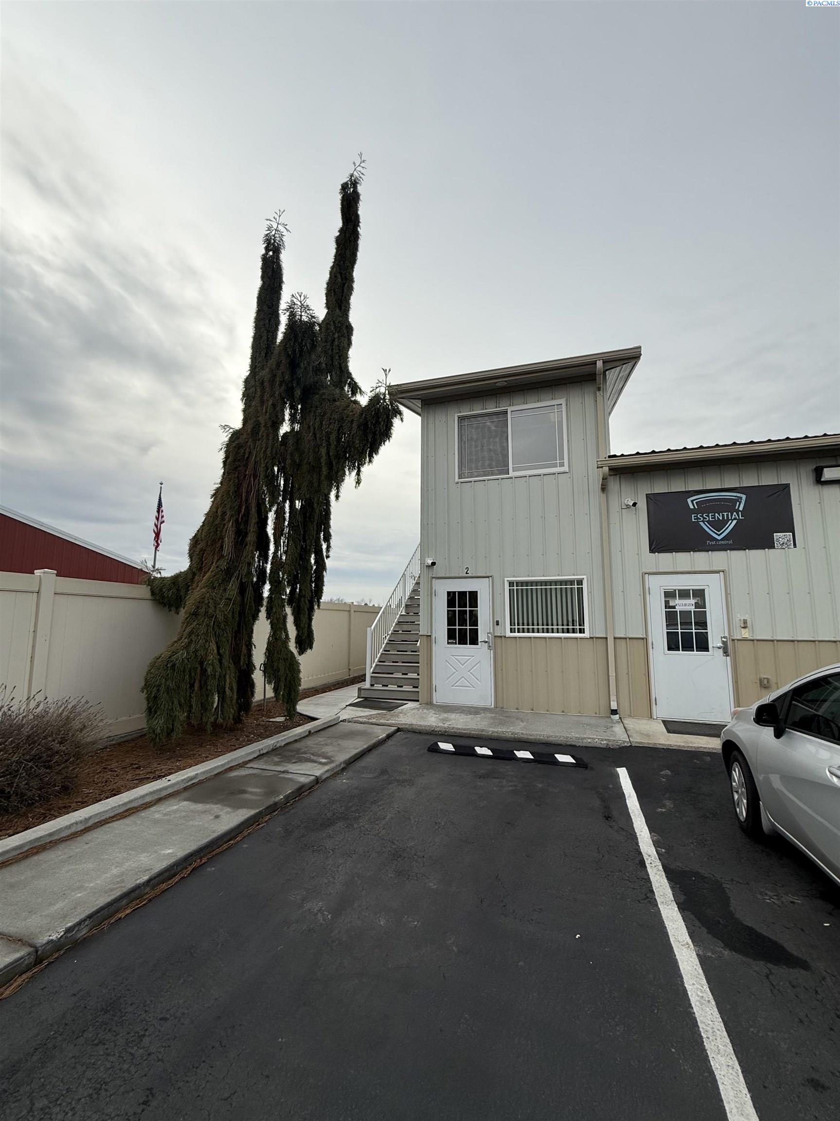 6908 W Argent
