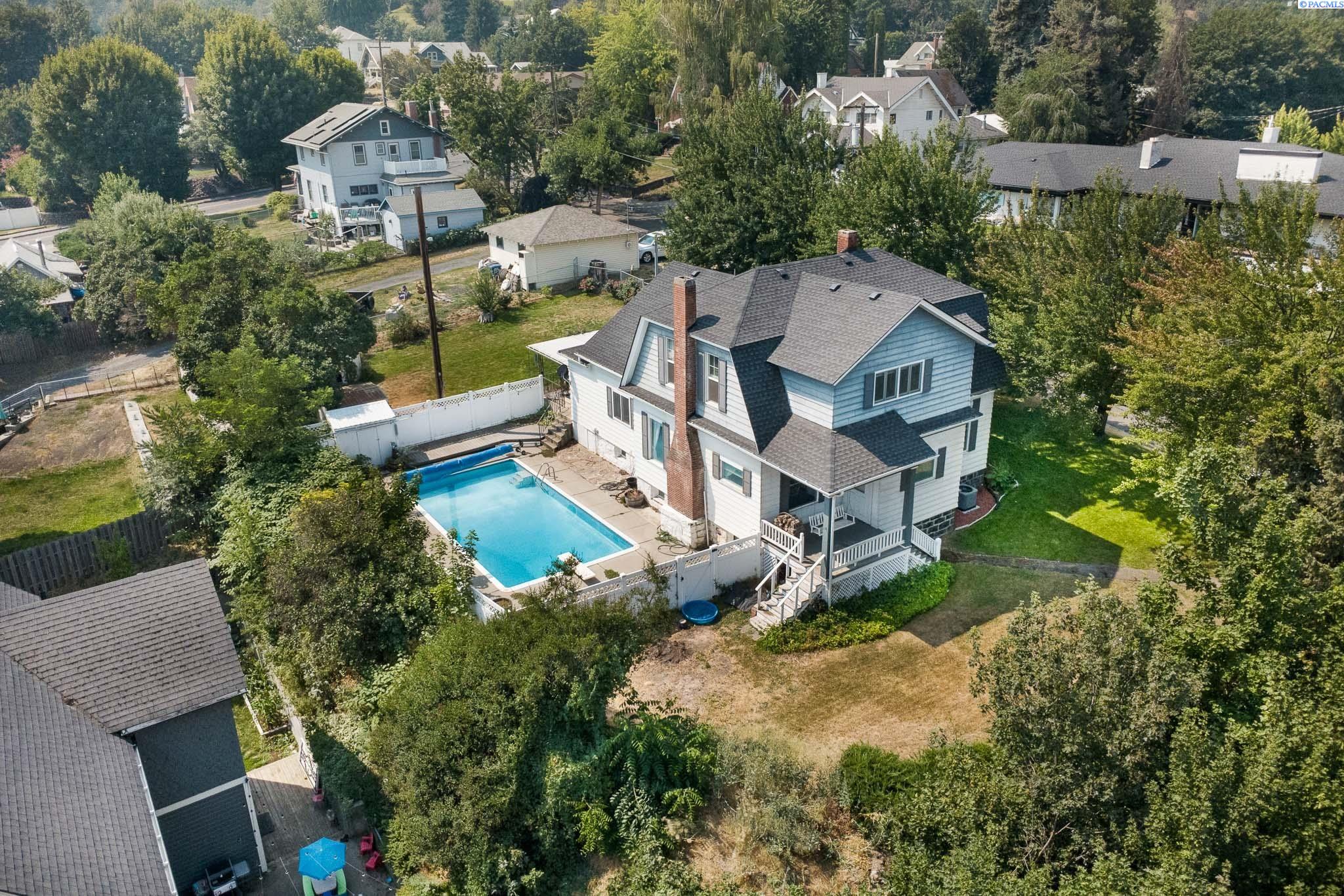 903 S Lake