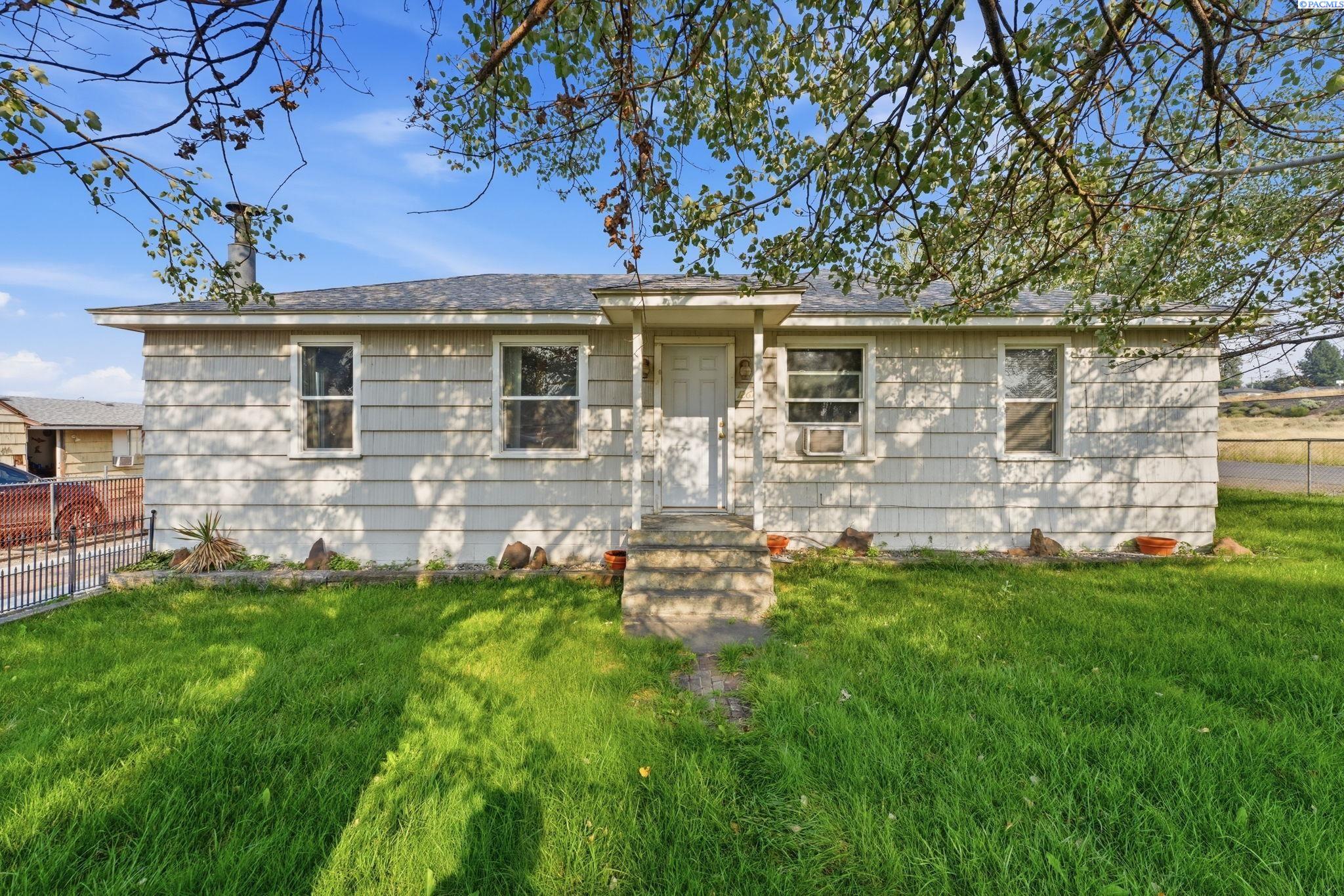 1261 N Morain Loop