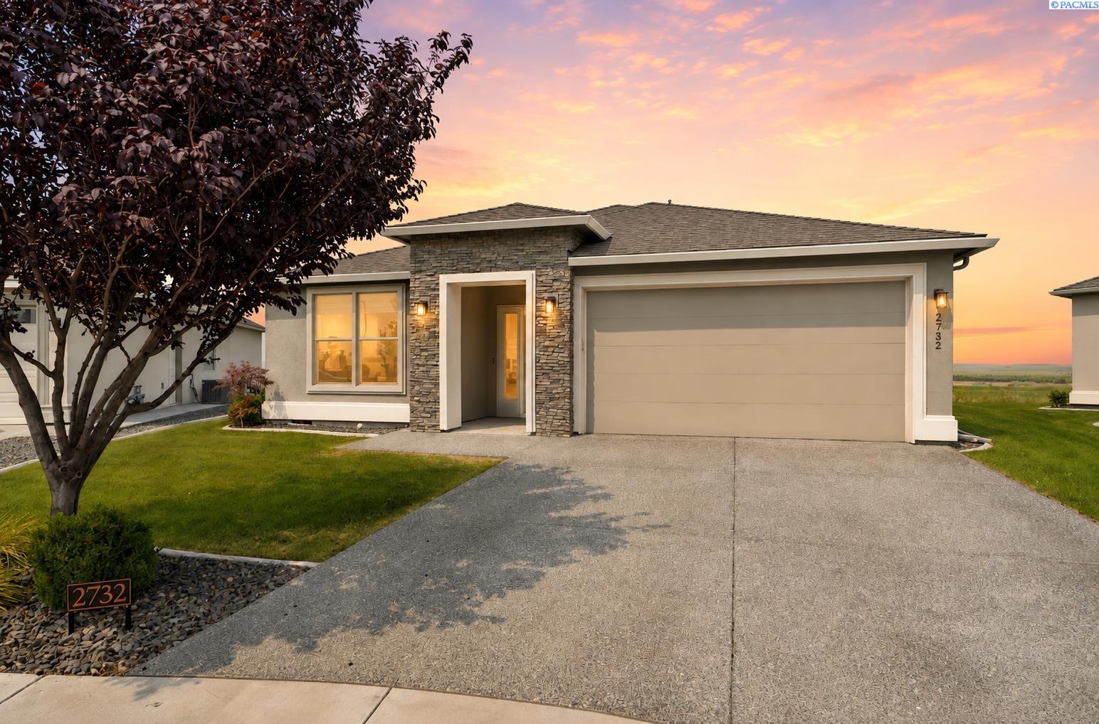 2732 Torrey Pines Way