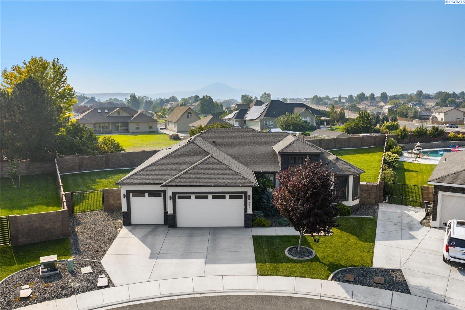 3529 Curtis Dr