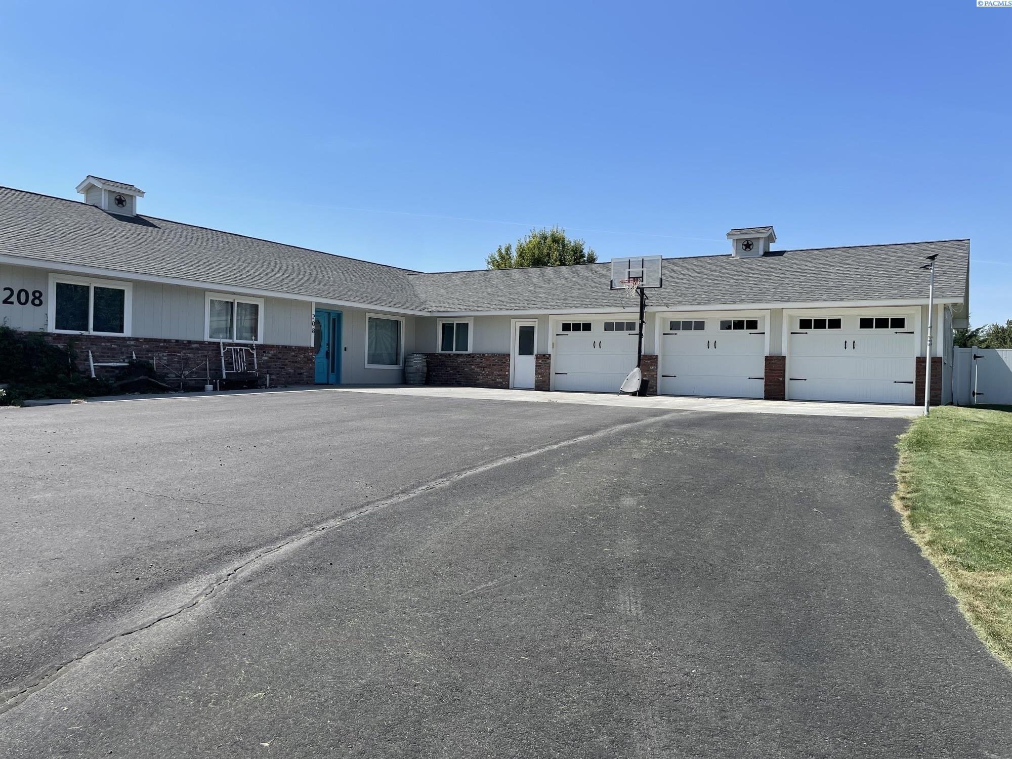 208 E Canyon Dr