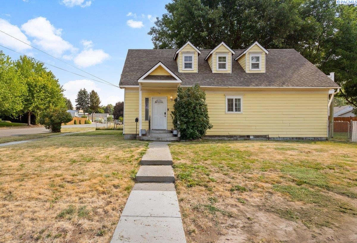 402 E Dayton Ave.