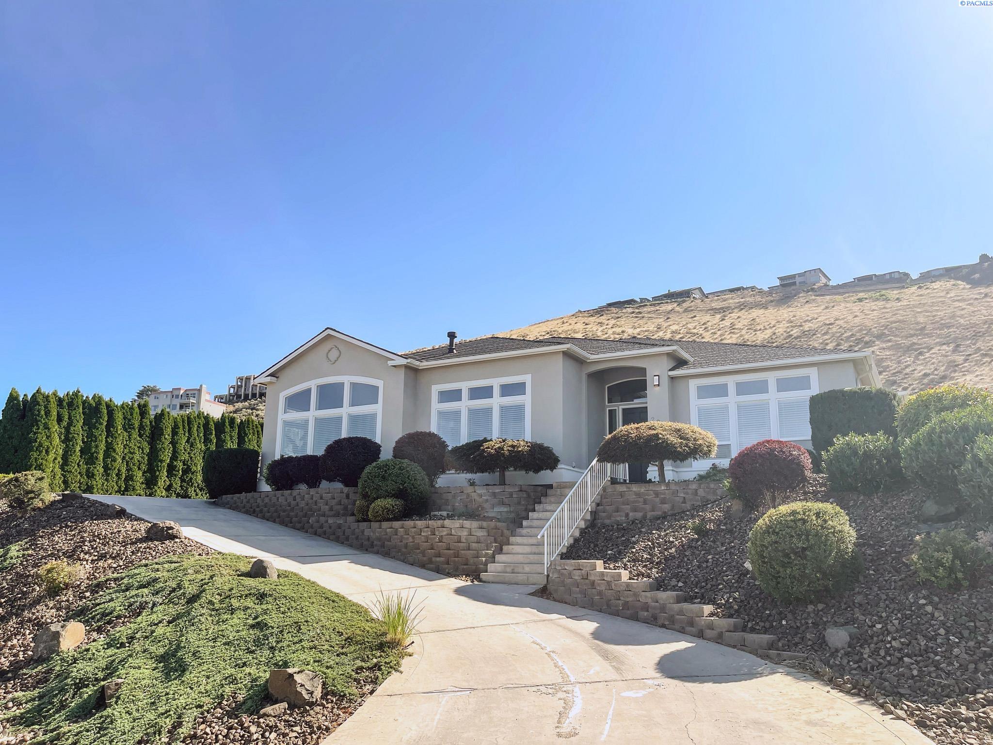 231 Meadowridge Loop