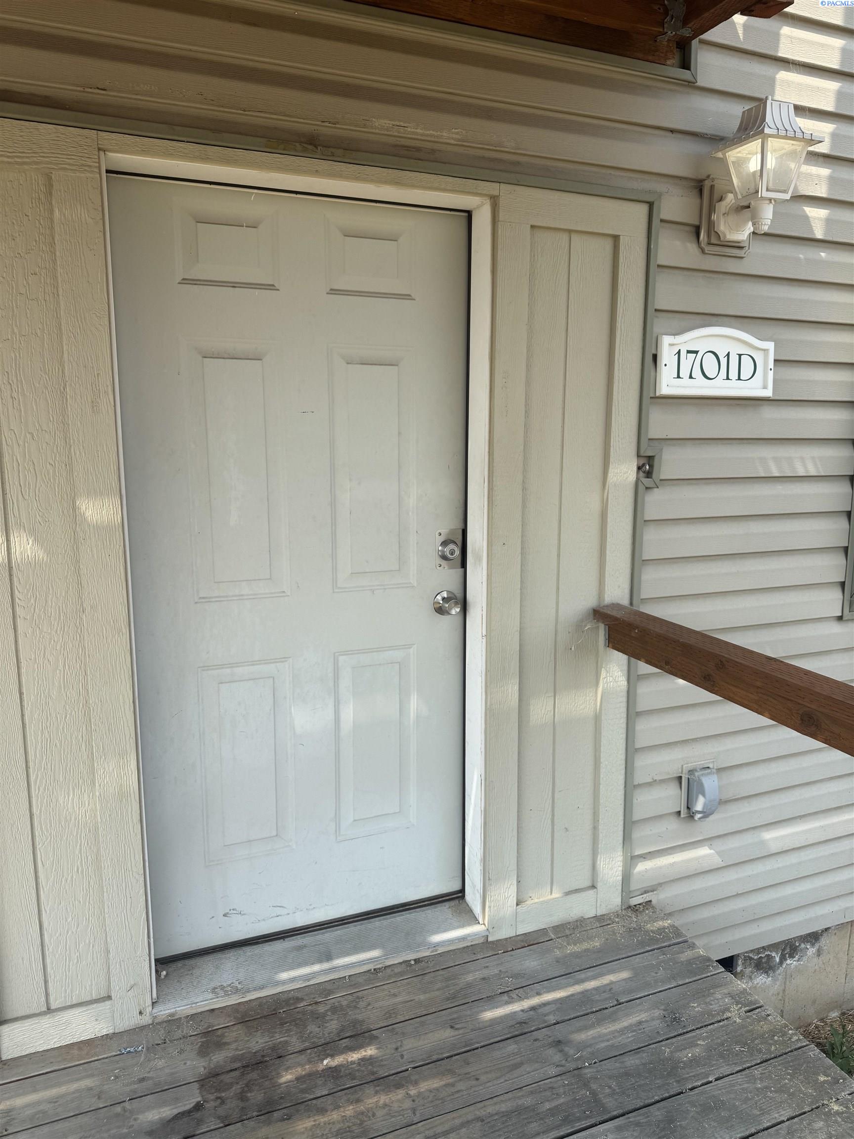 1701 NW Lamont