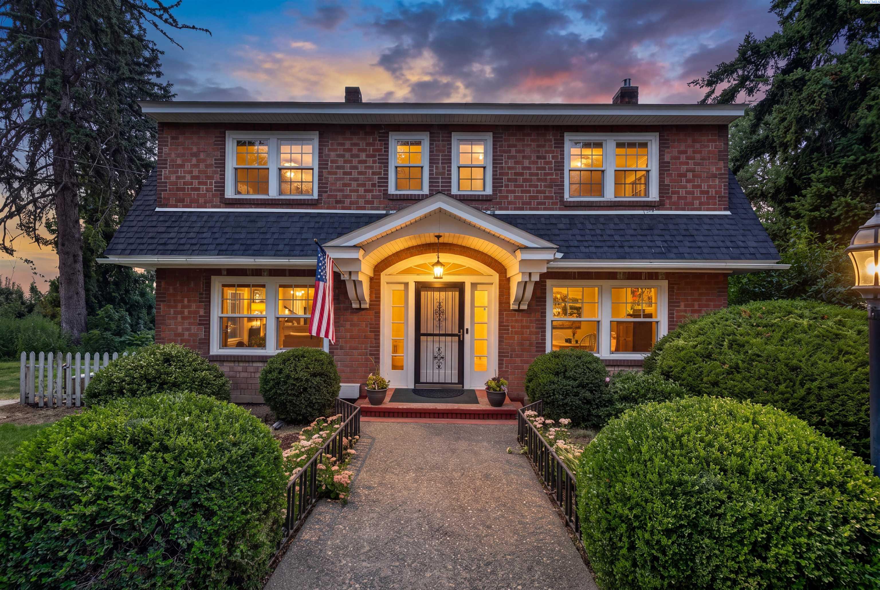 912 Cherry LN