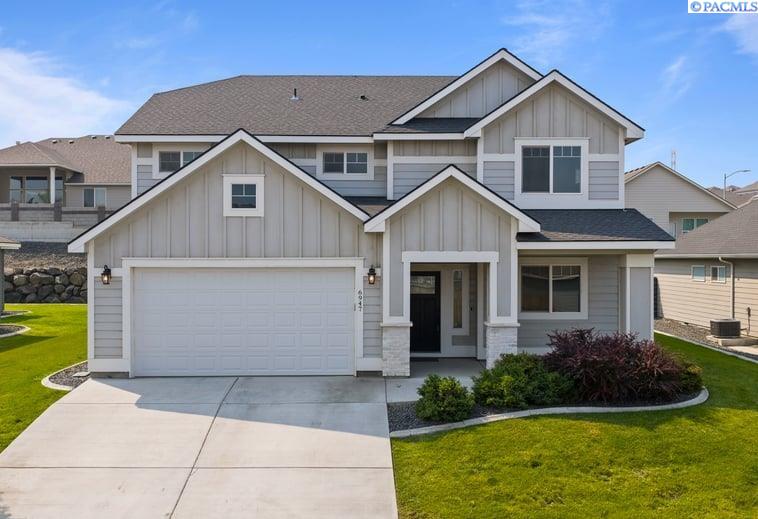 6947 W 33rd Place