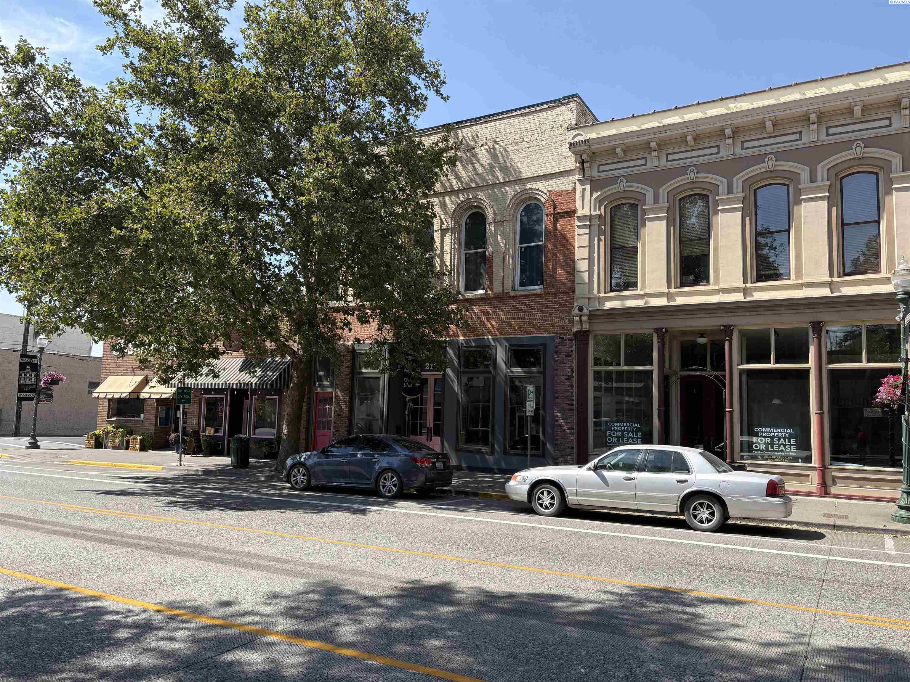 211 E Main