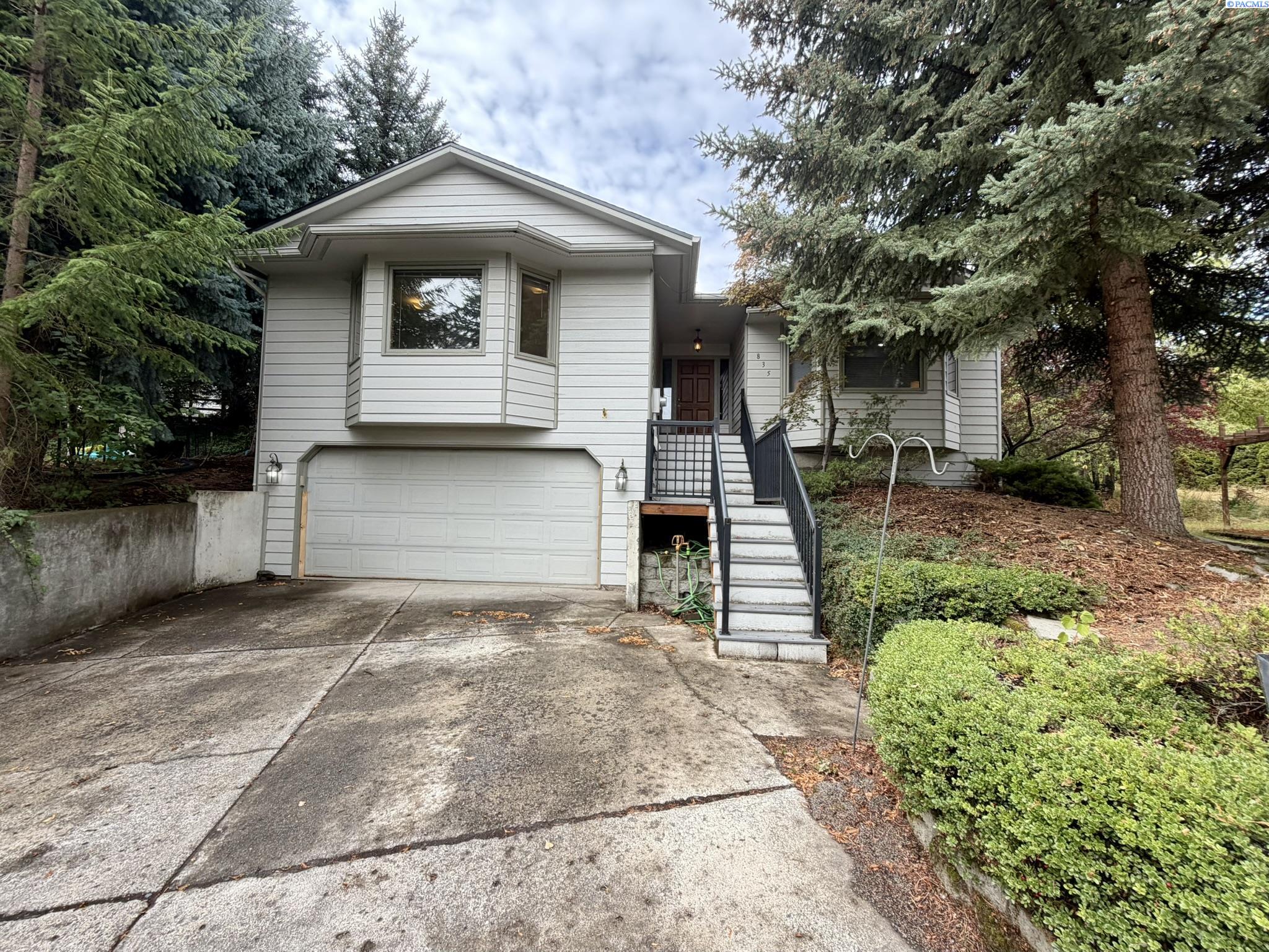 835 SE Lori Court