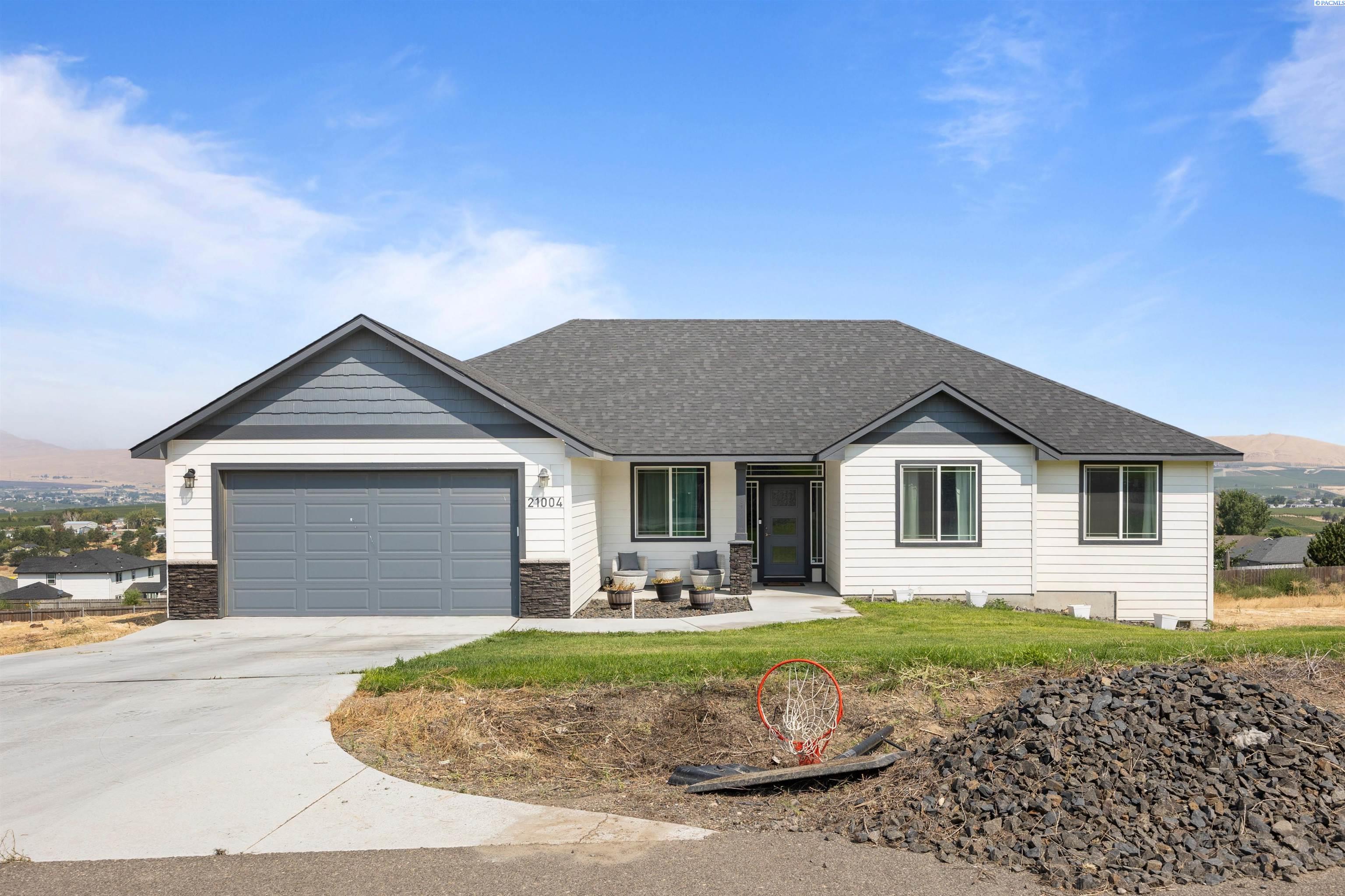 21004 E Plum Pl