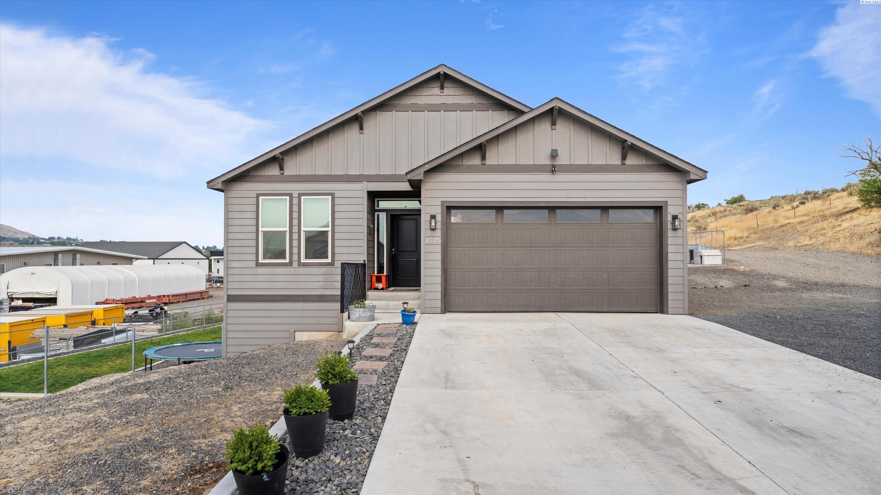 1525 Della Ave