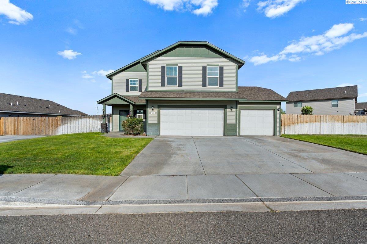 5813 Ramus Ln