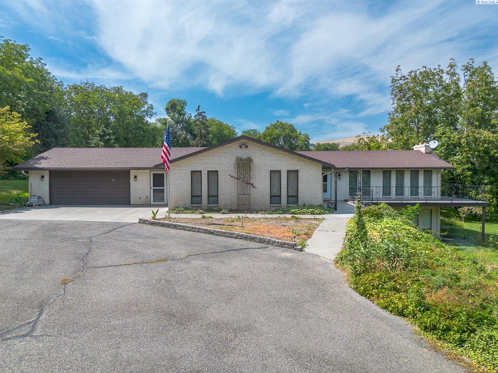 1265 Gage Boulevard