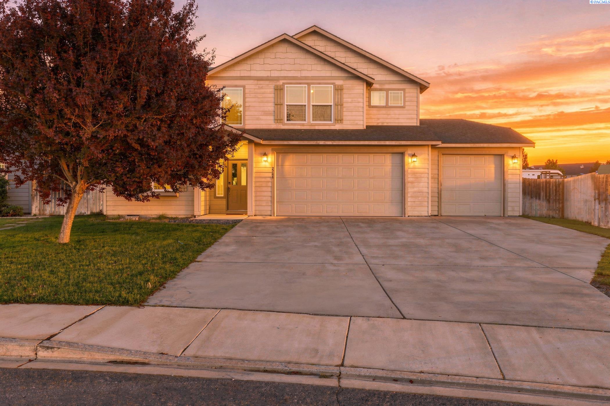 2744 Madrona
