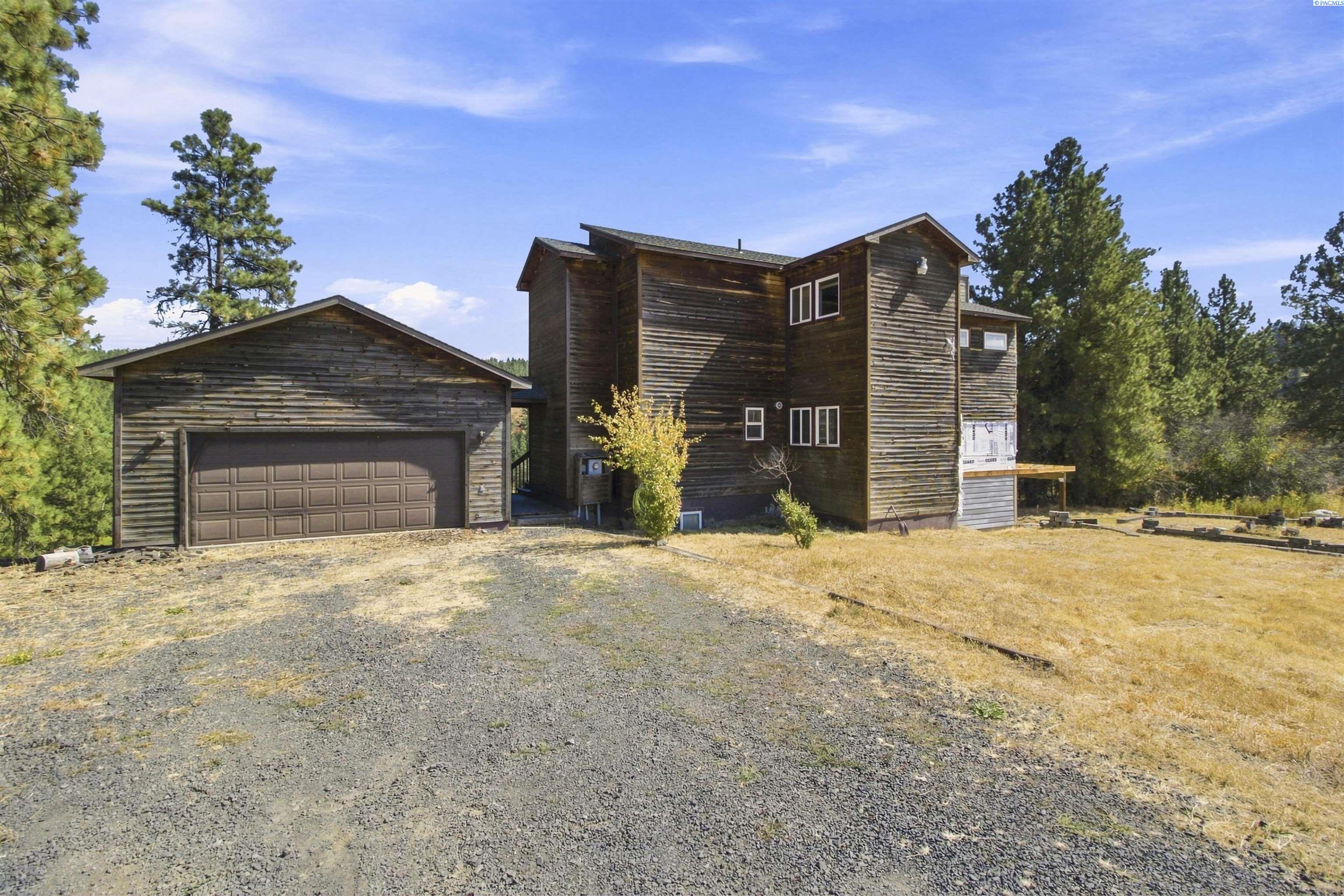 1001 N River Rd.