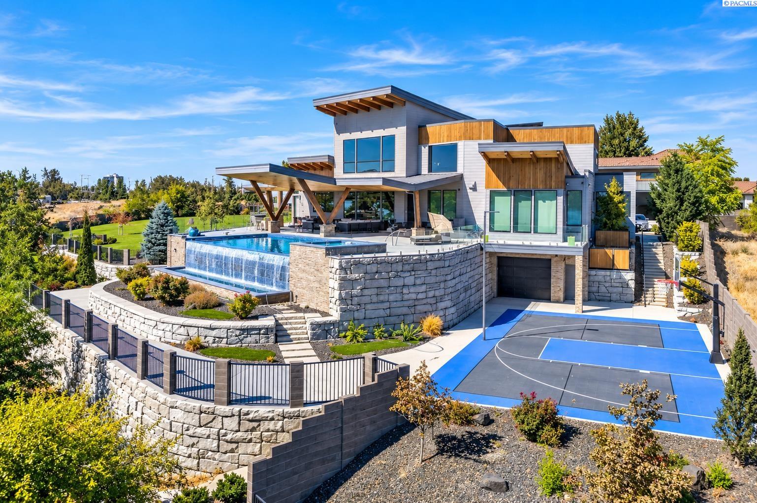 4612 Shoreline Ct.