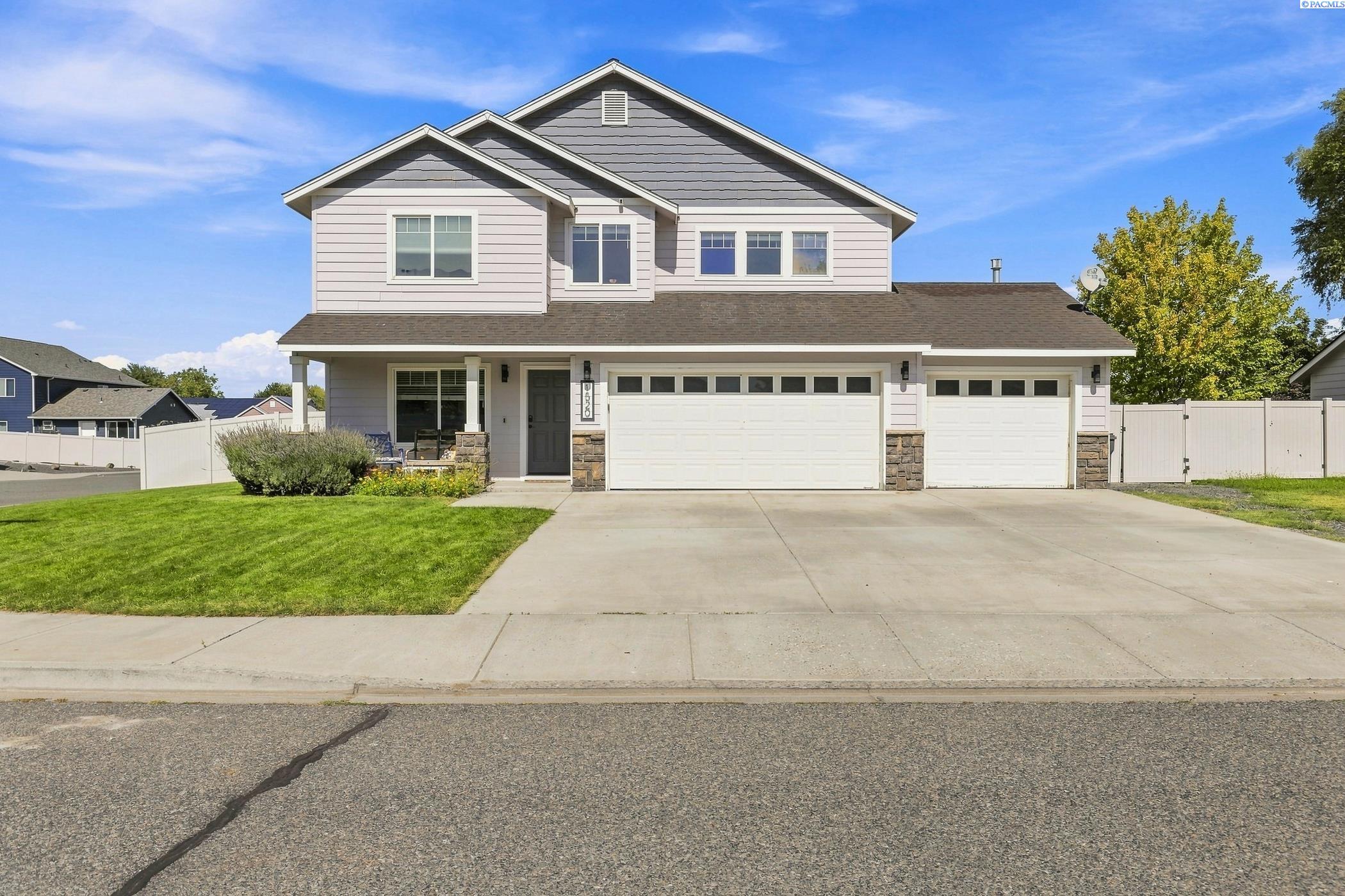 1520 W 40th Place