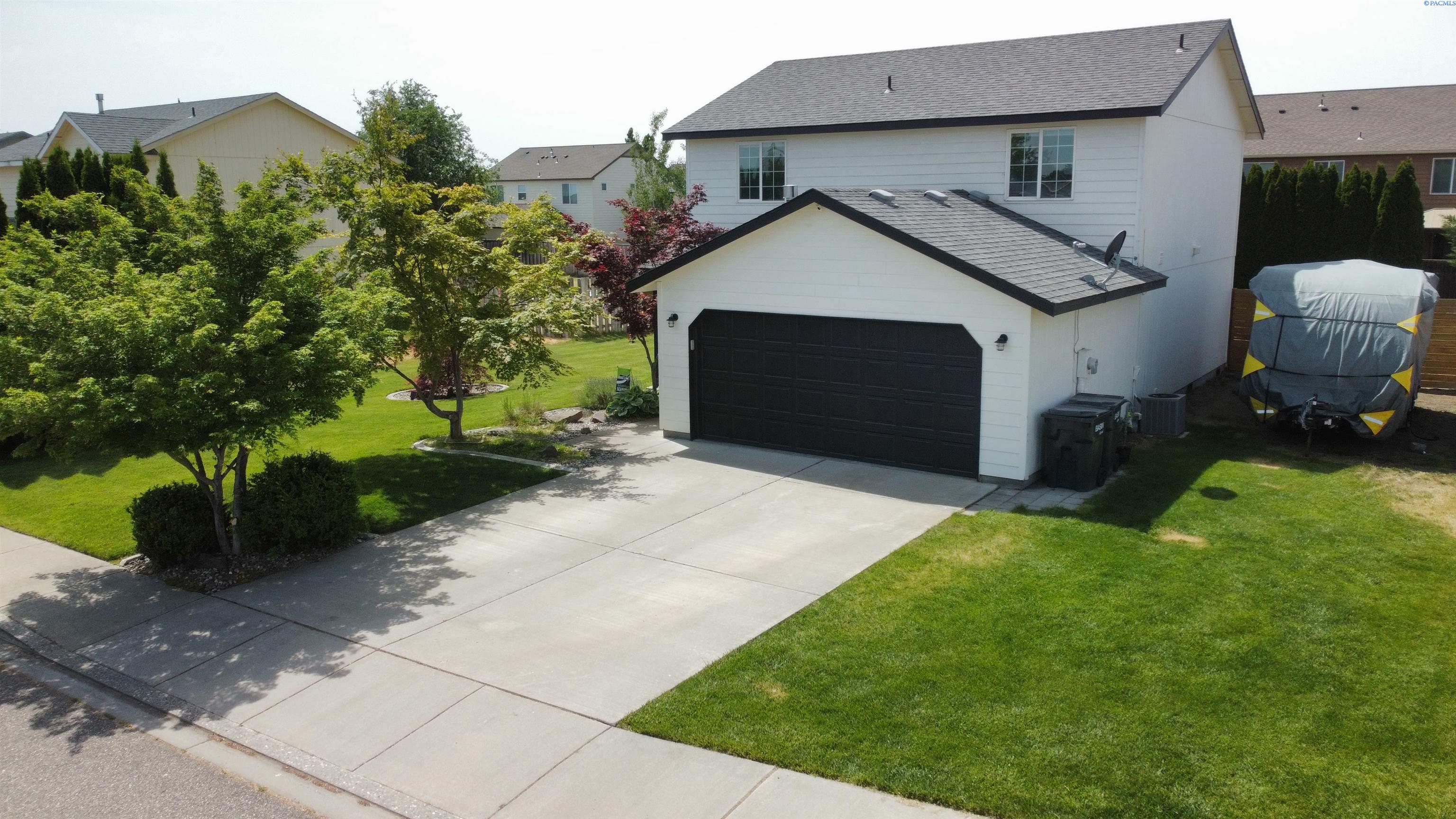 6112 Westminster Ln