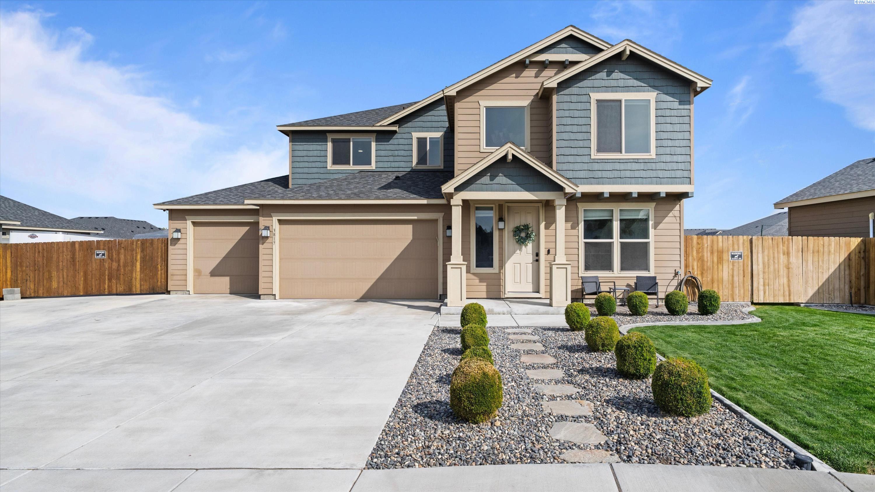 3817 Des Moines Ln