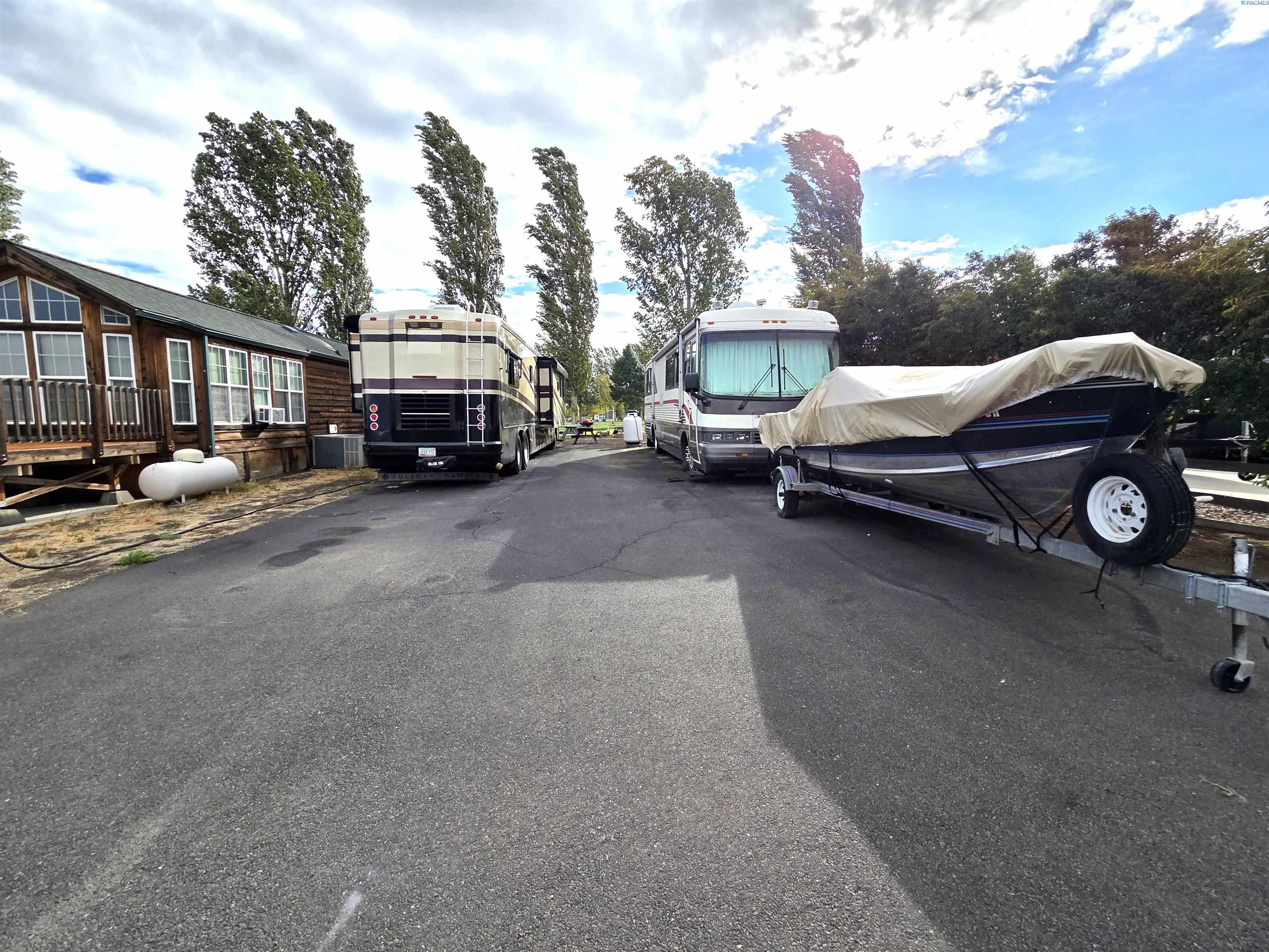 7037 E Highway 262