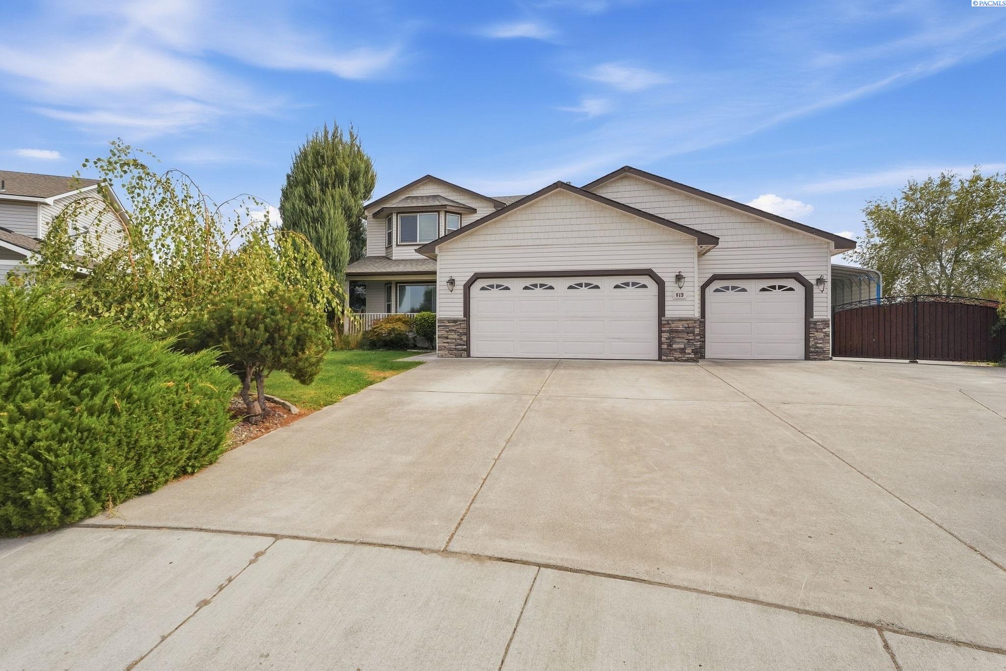 813 N Douglas Ct