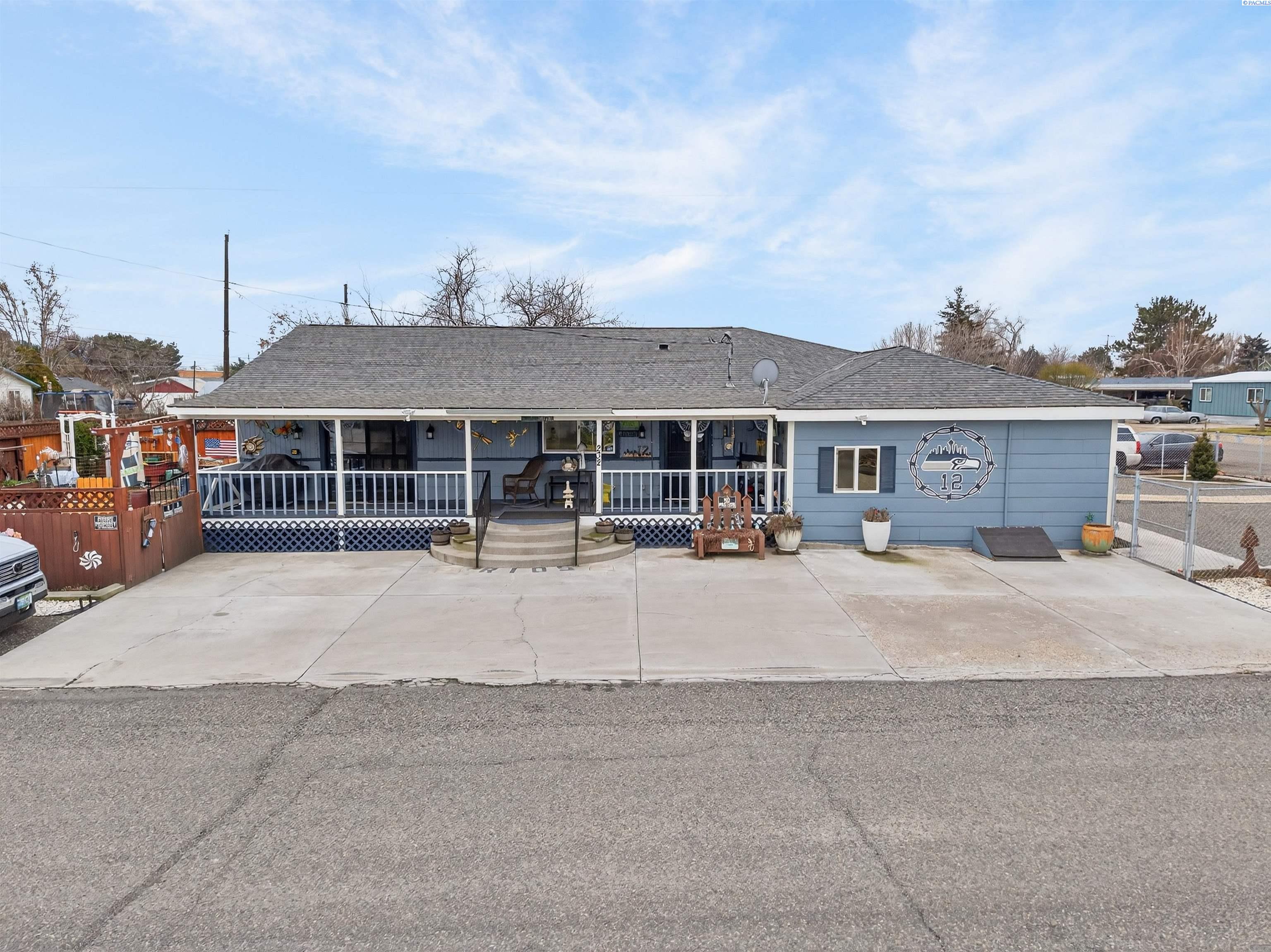 232 6th Ave