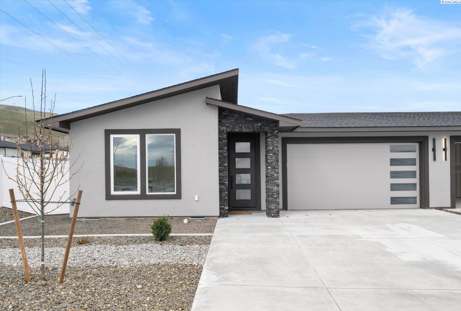 1102 Fairhaven Loop