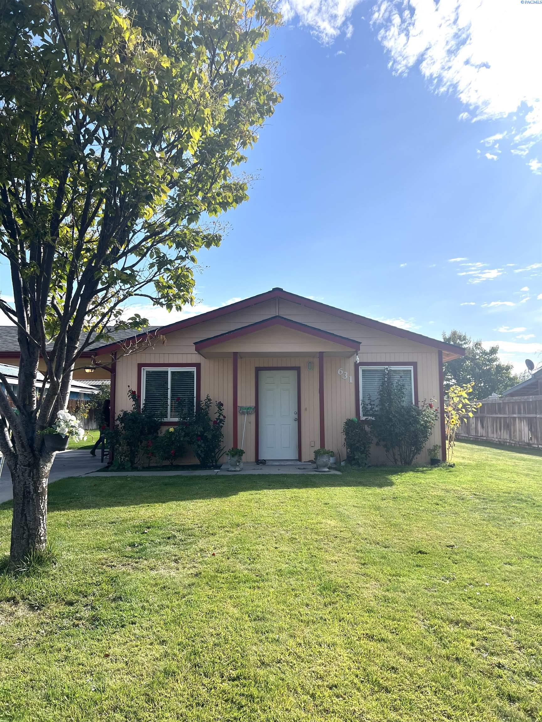 631 N Elm
