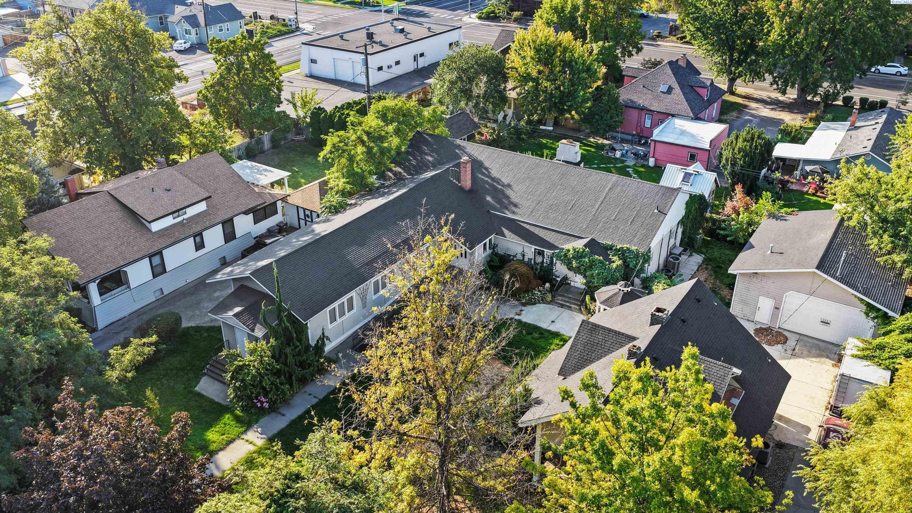 621 W Albany Ave