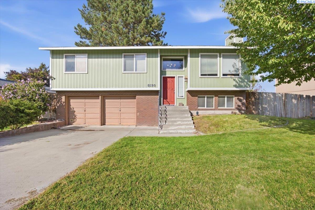 8120 W Hood Ave