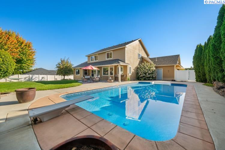 5400 Kenra Loop