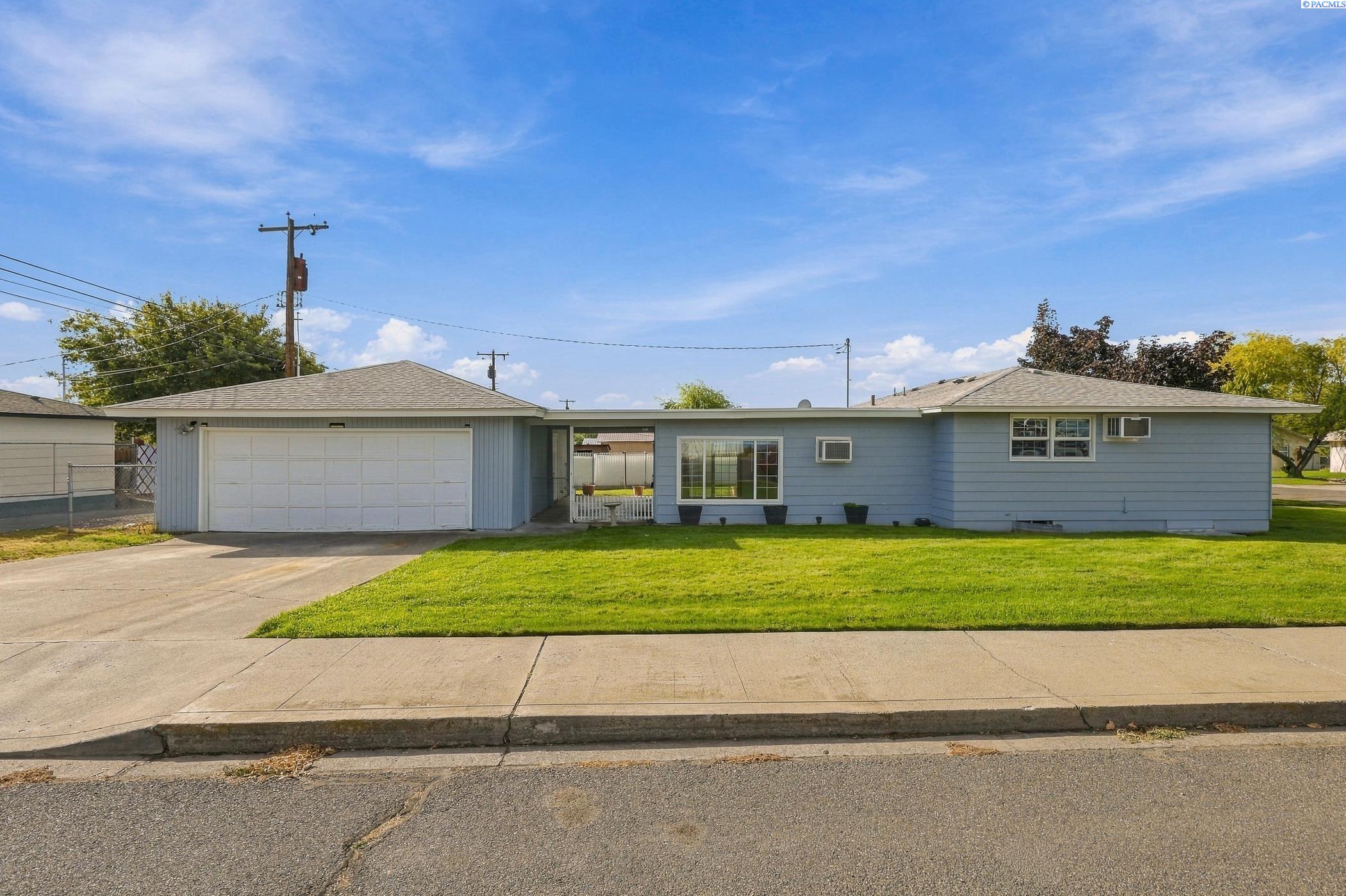 1939 N 18th Ave