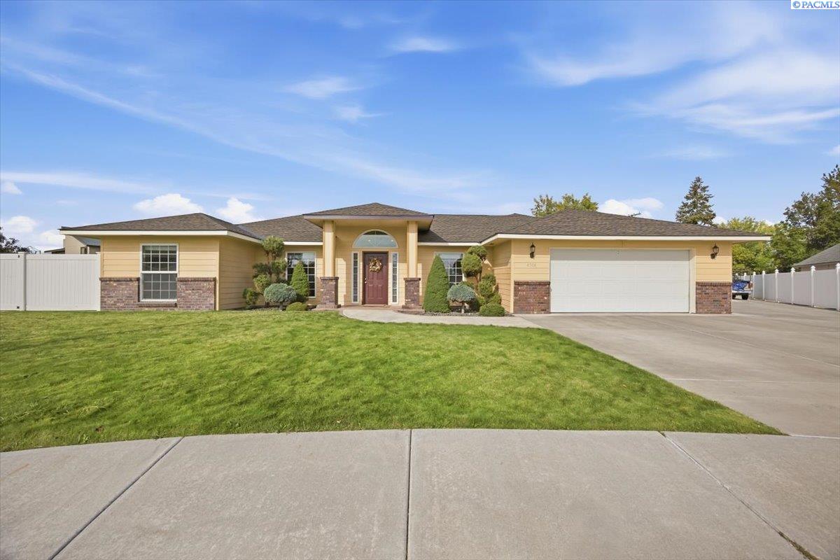 4504 Desert Cove