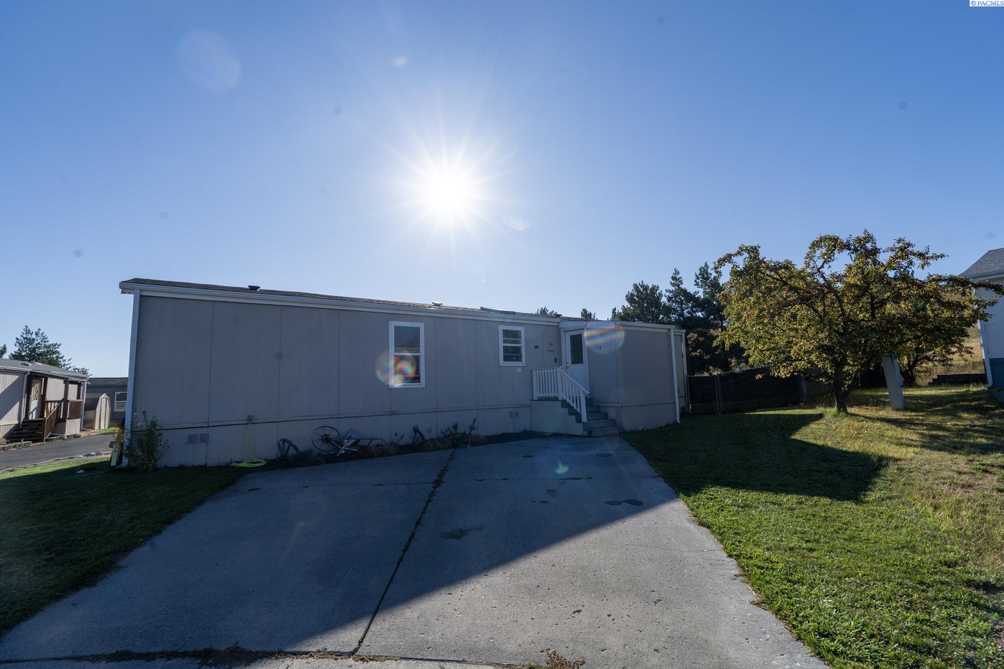 255 NW Golden Hill