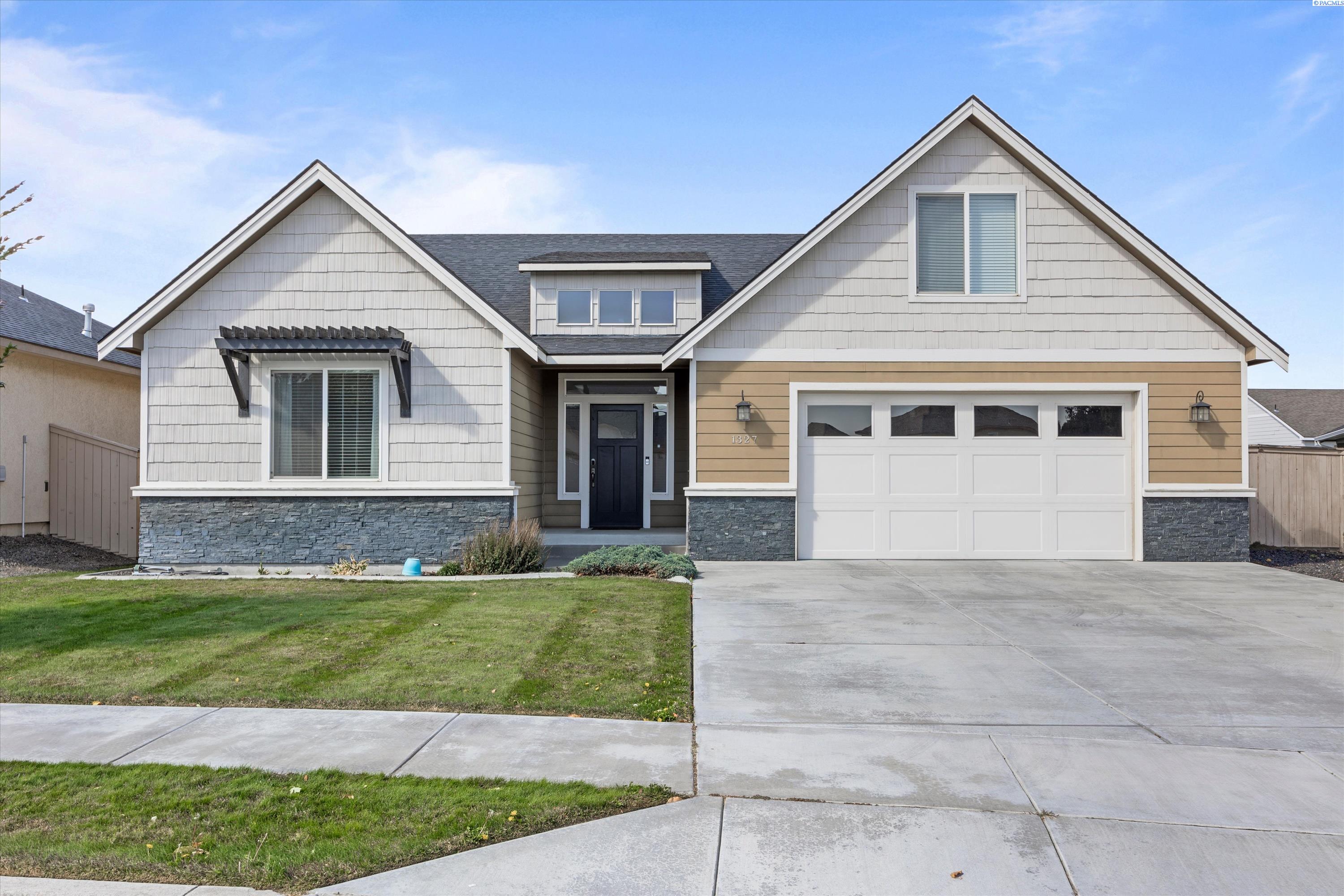 1327 N Oklahoma Pl