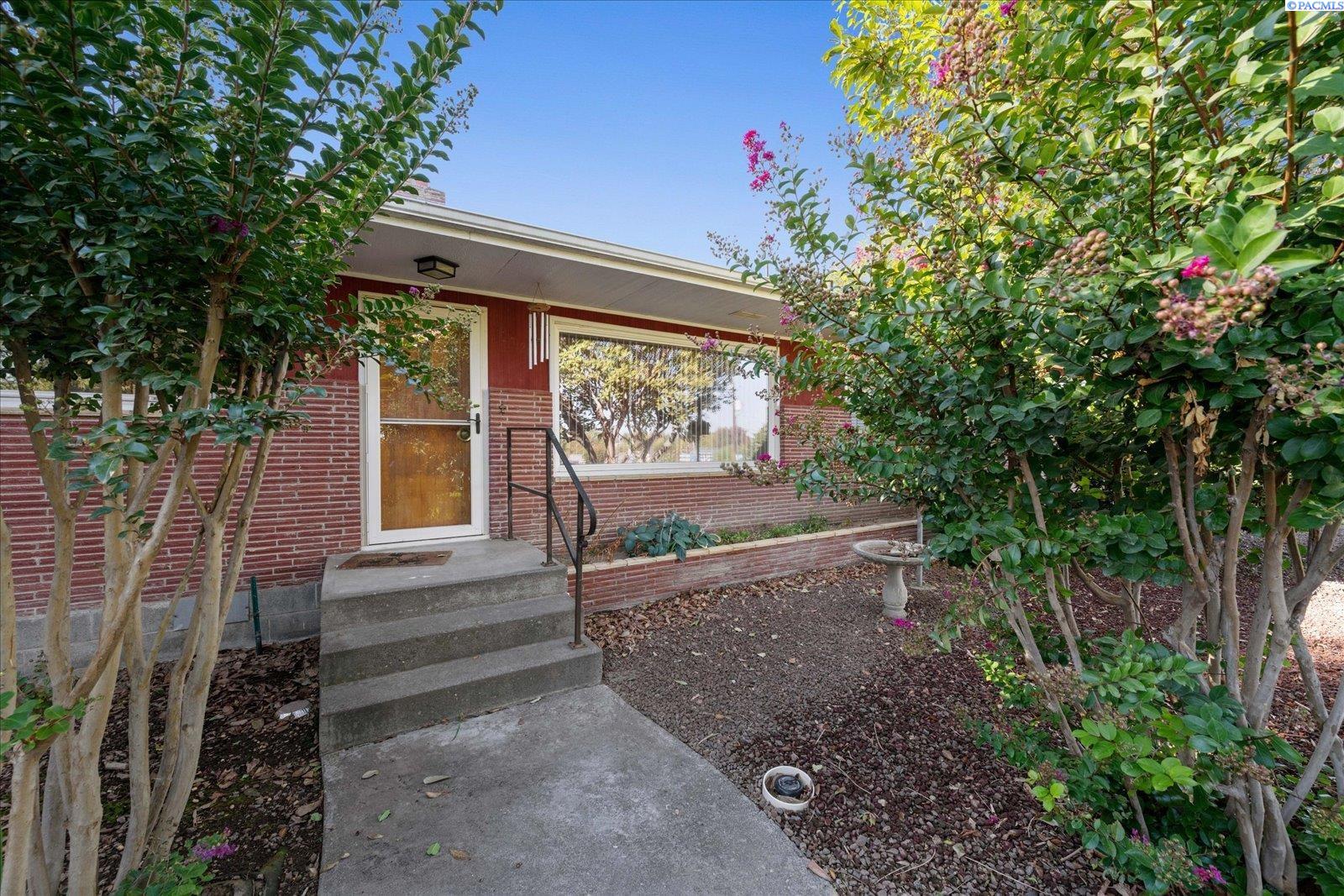 1723 W 7th Place