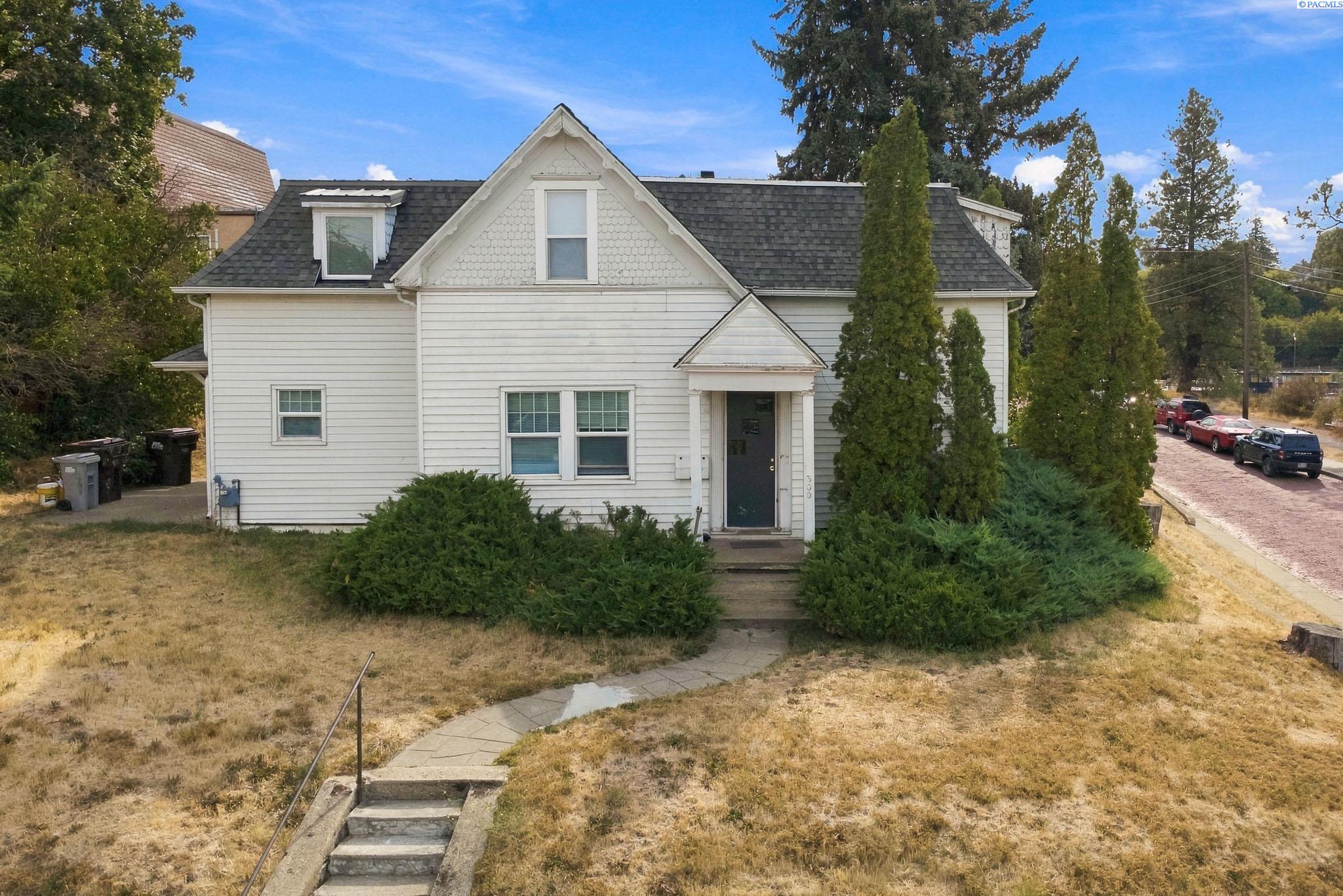 300 NE Kamiaken St