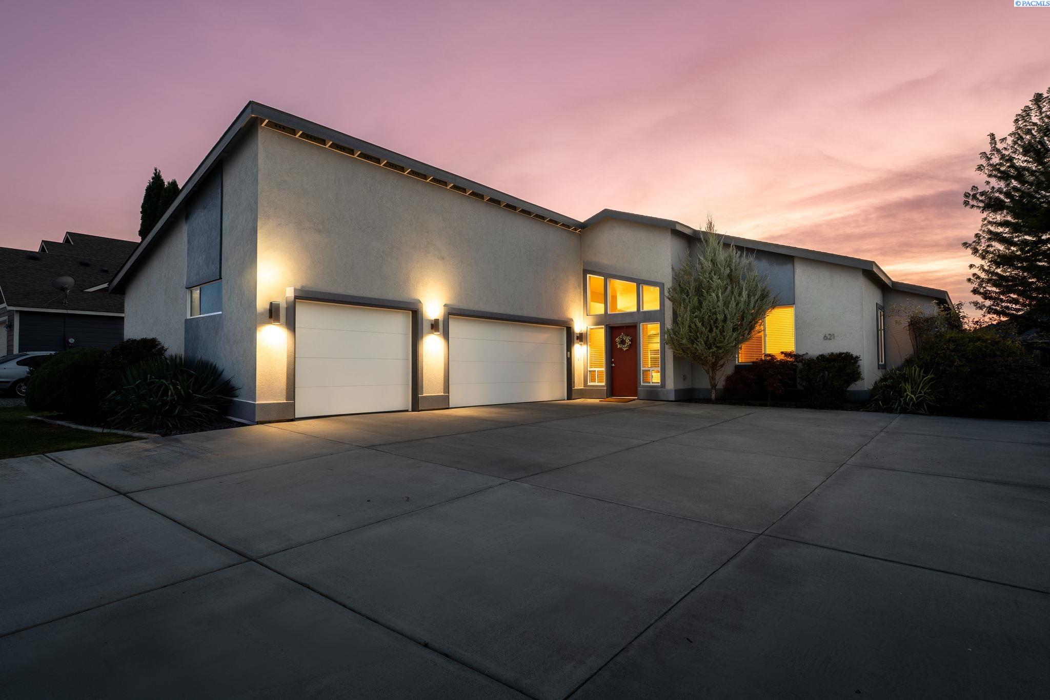 621 Pinnacle Dr